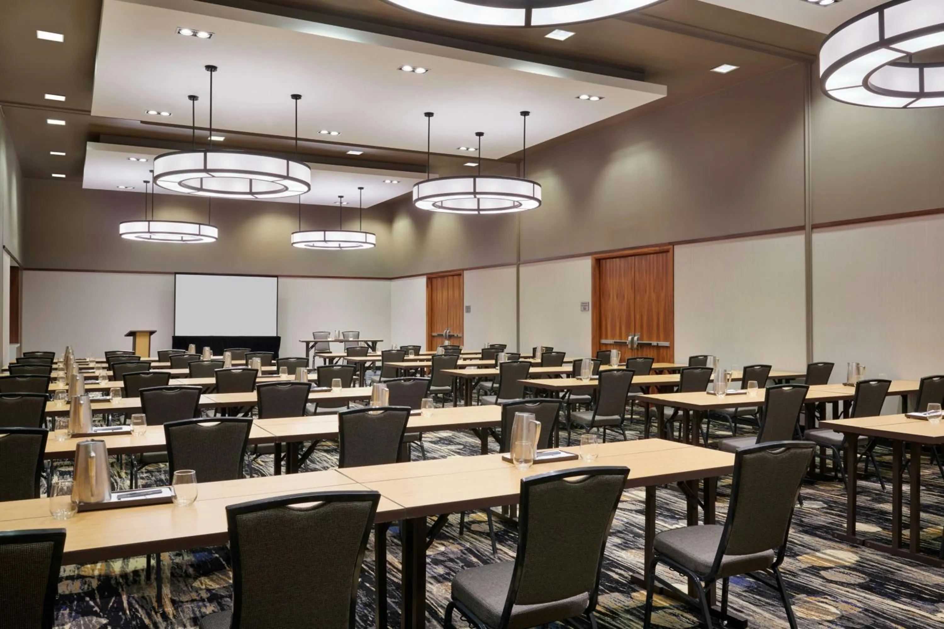 Meeting/conference room in Courtyard by Marriott Calgary Airport