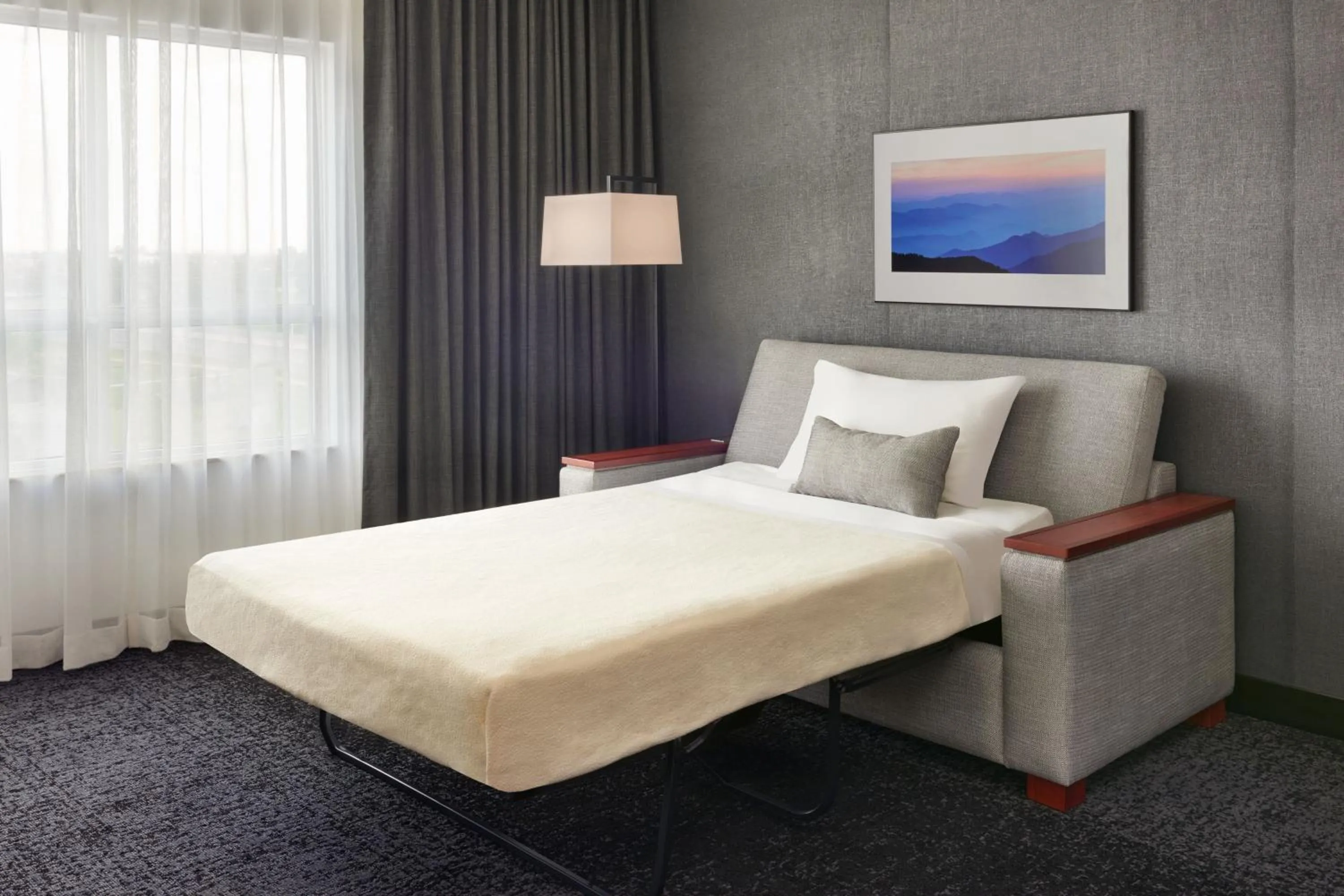 Photo of the whole room, Bed in Courtyard by Marriott Calgary Airport