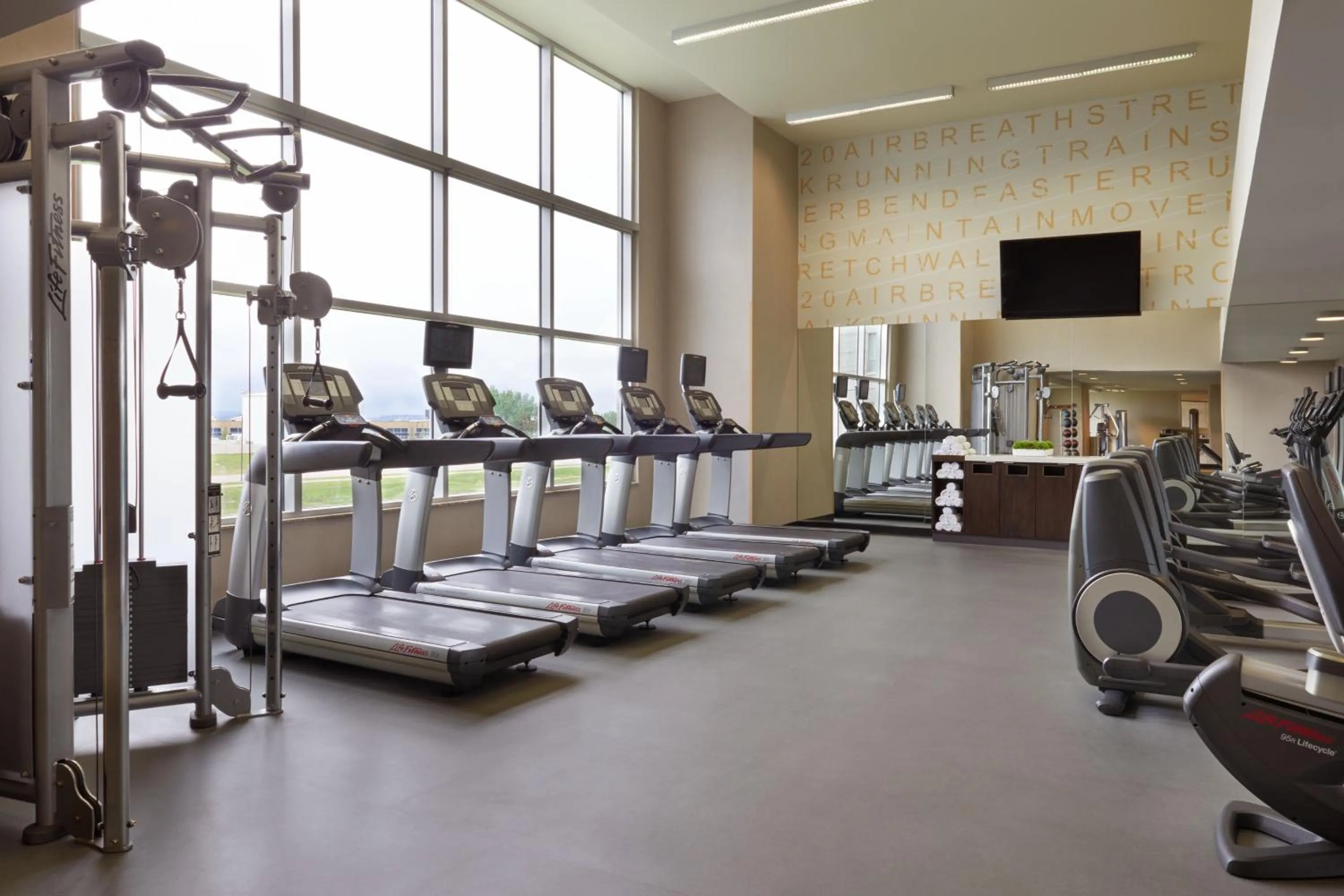 Fitness centre/facilities in Courtyard by Marriott Calgary Airport