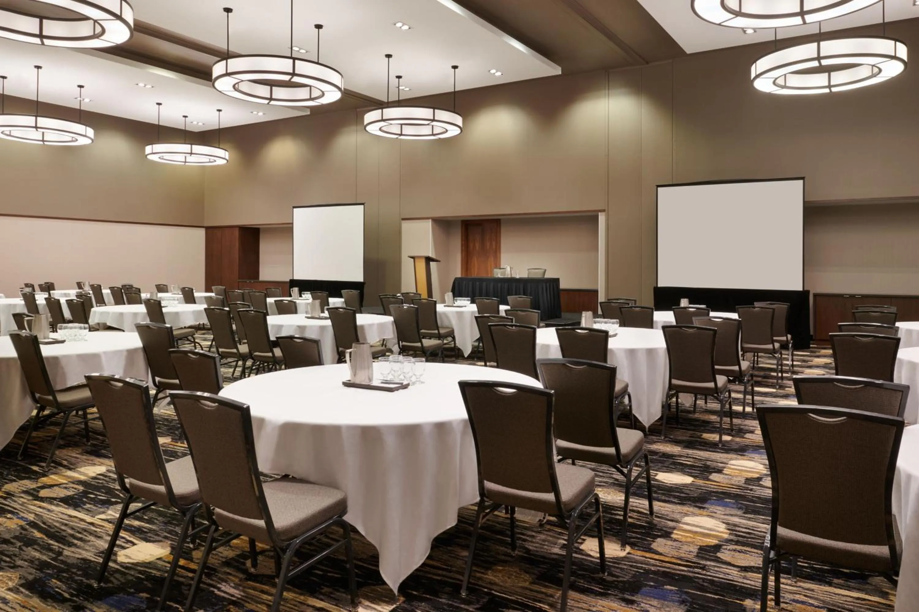 Meeting/conference room in Courtyard by Marriott Calgary Airport