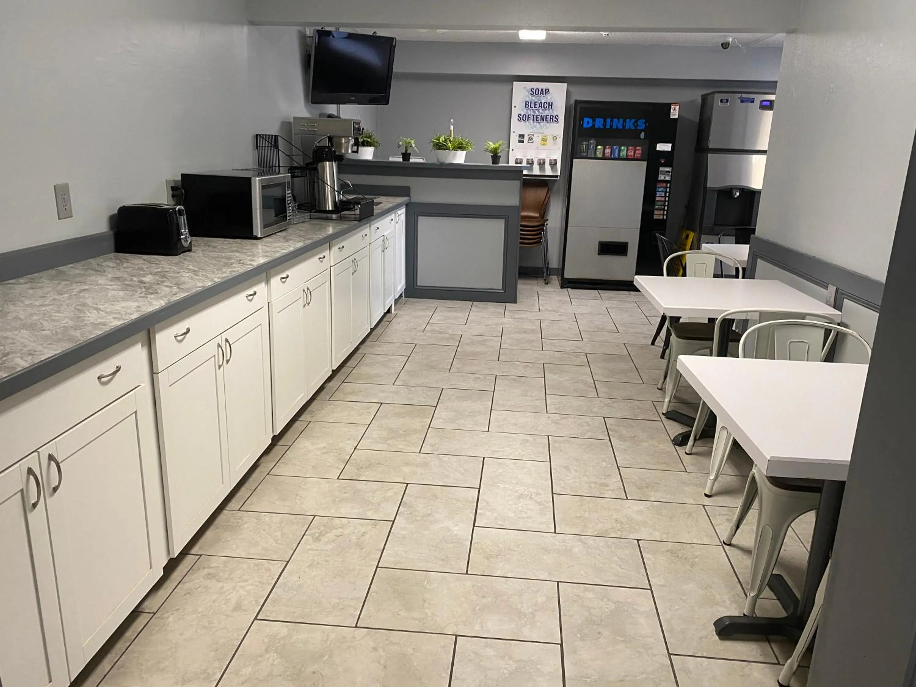 Super 8 by Wyndham Bloomington Normal