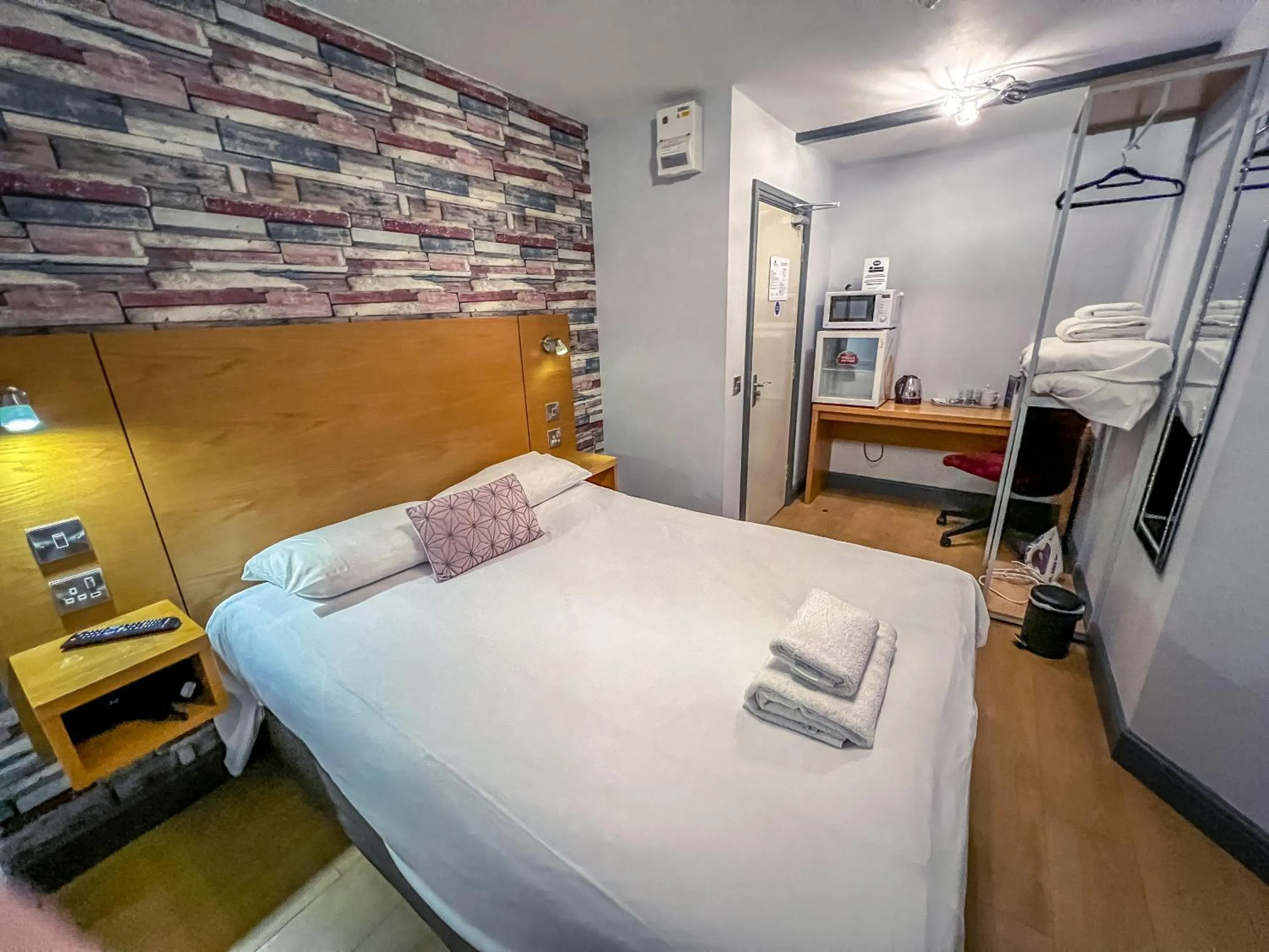 Bedroom, Bed in Twenty Hotel and Bar