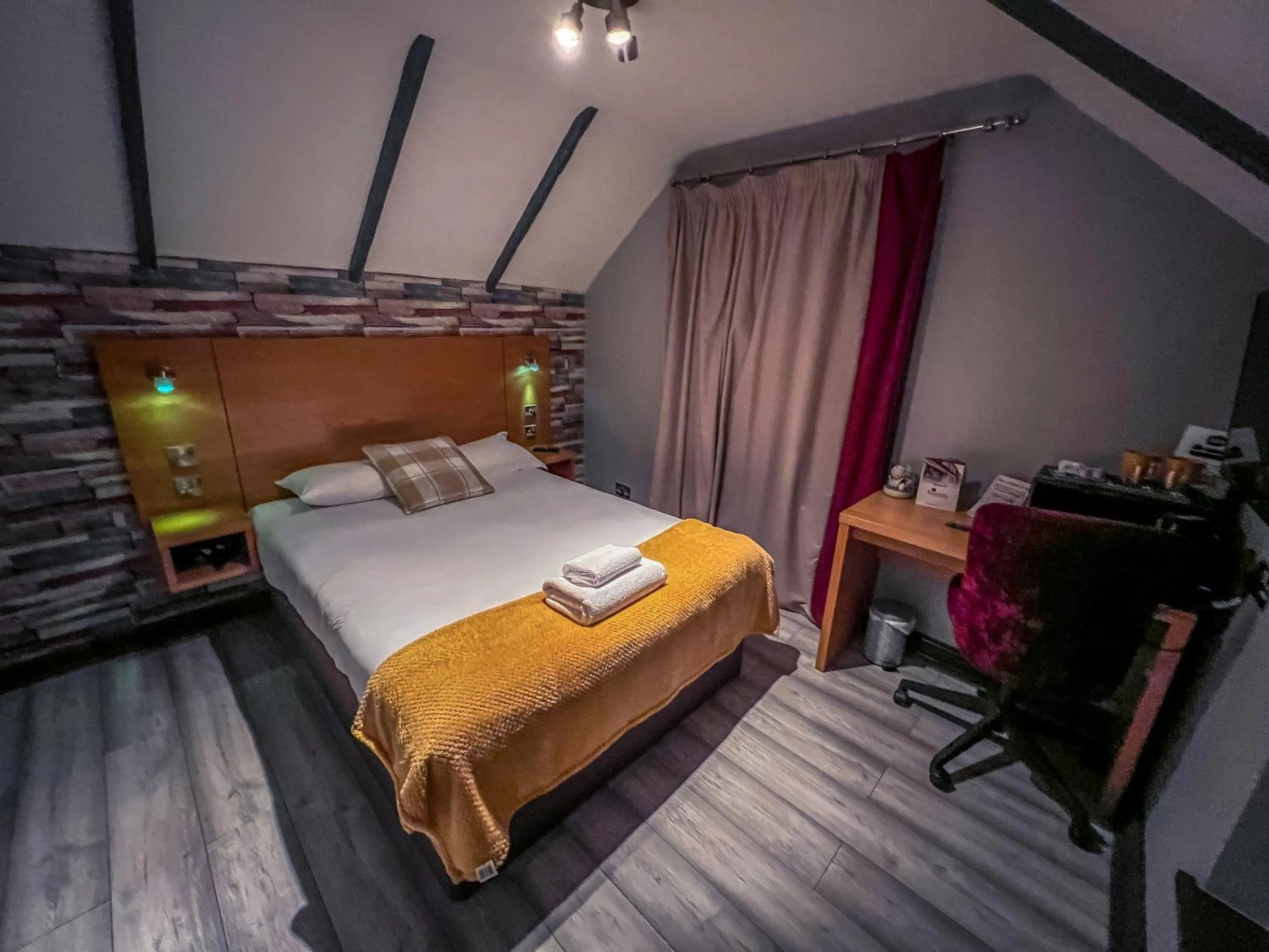 Bedroom, Bed in Twenty Hotel and Bar