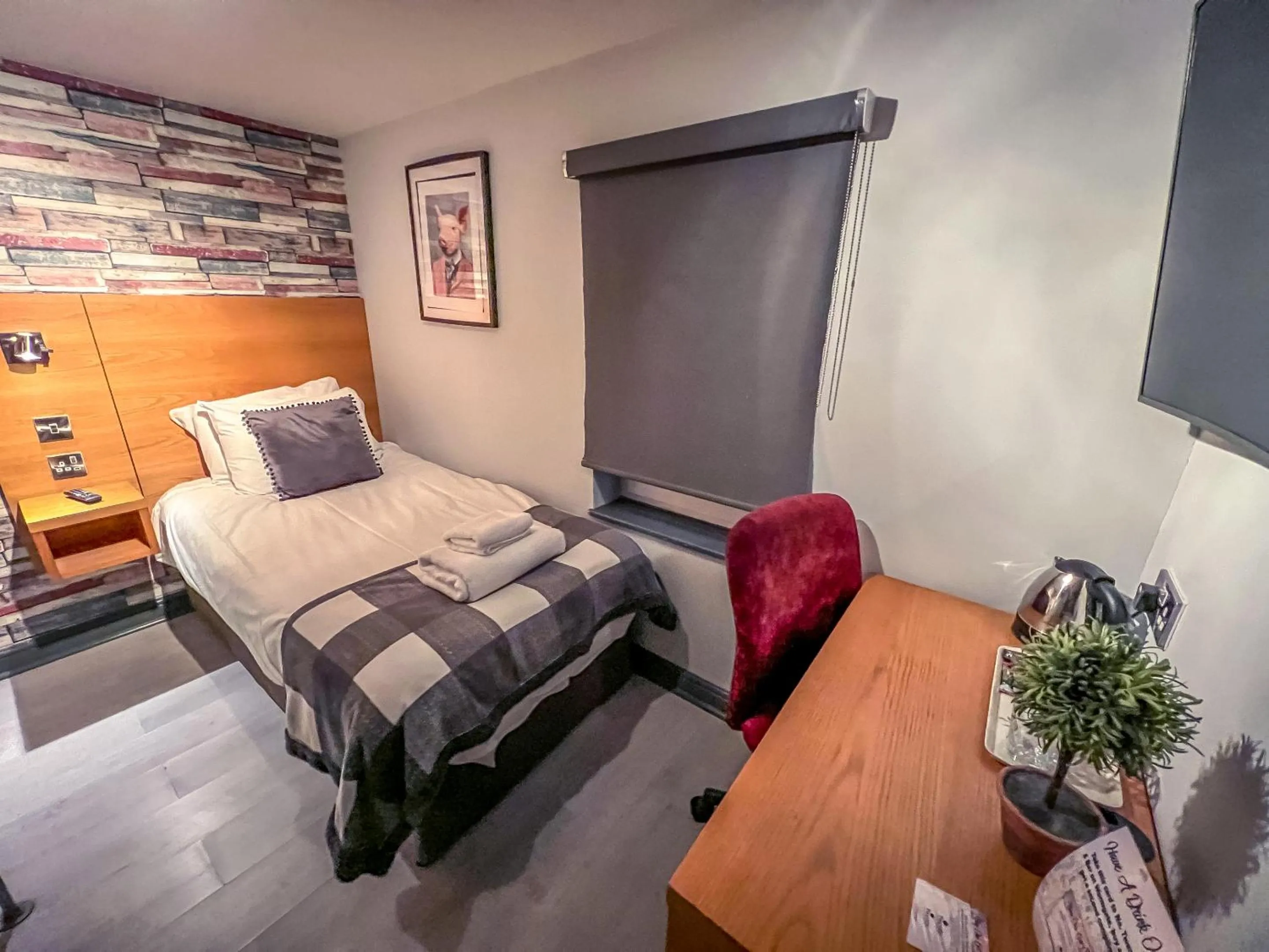 Bedroom, Bed in Twenty Hotel and Bar