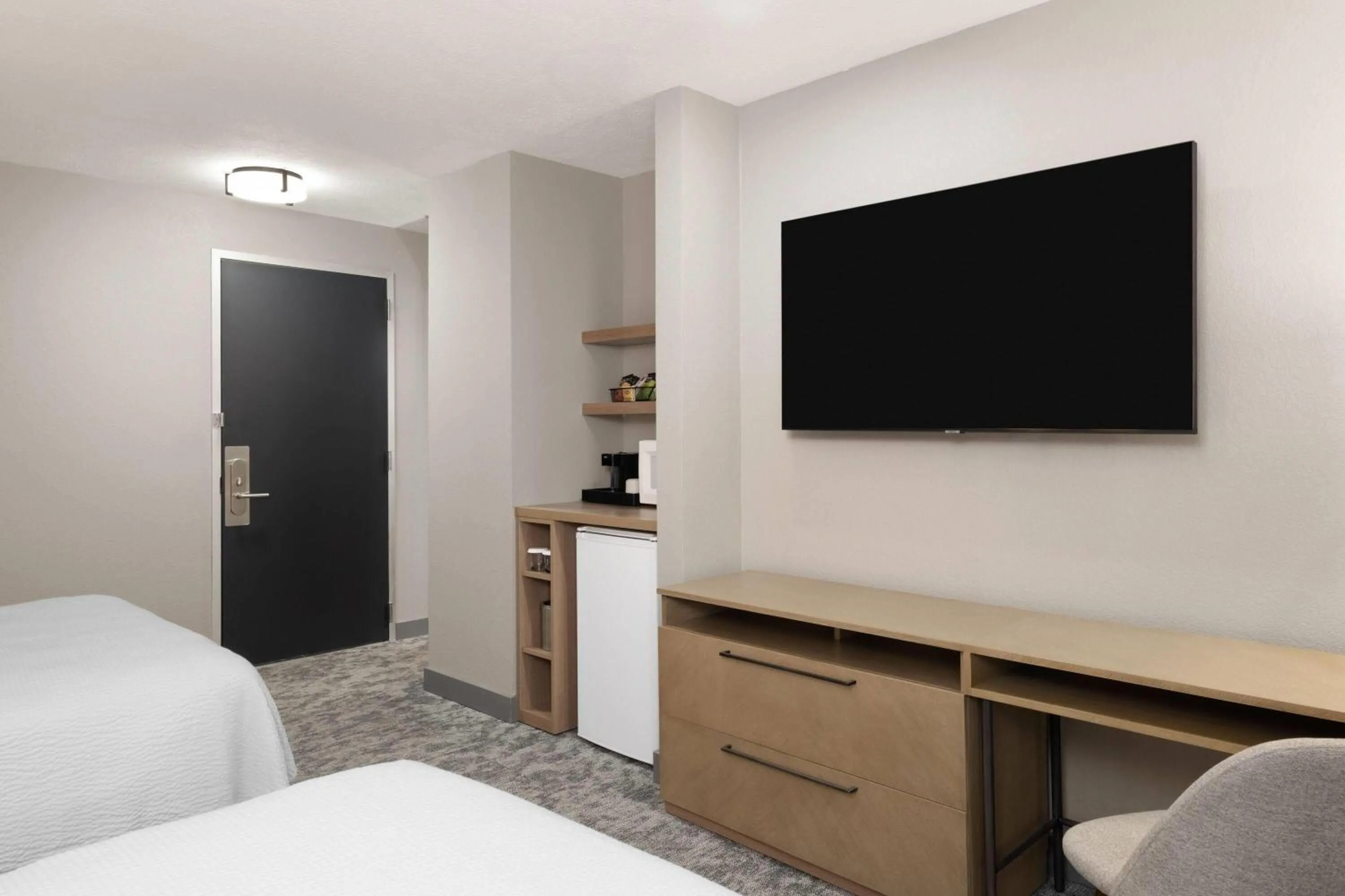 Photo of the whole room, Bed in Eastland Suites Hotel & Conference Ctr, Trademark by Wyndham