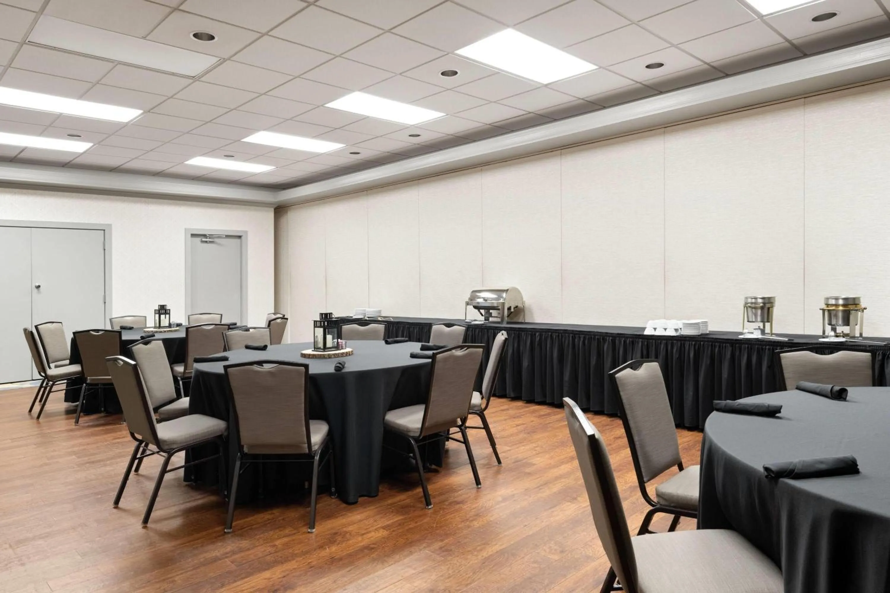 Meeting/conference room in Eastland Suites Hotel & Conference Ctr, Trademark by Wyndham