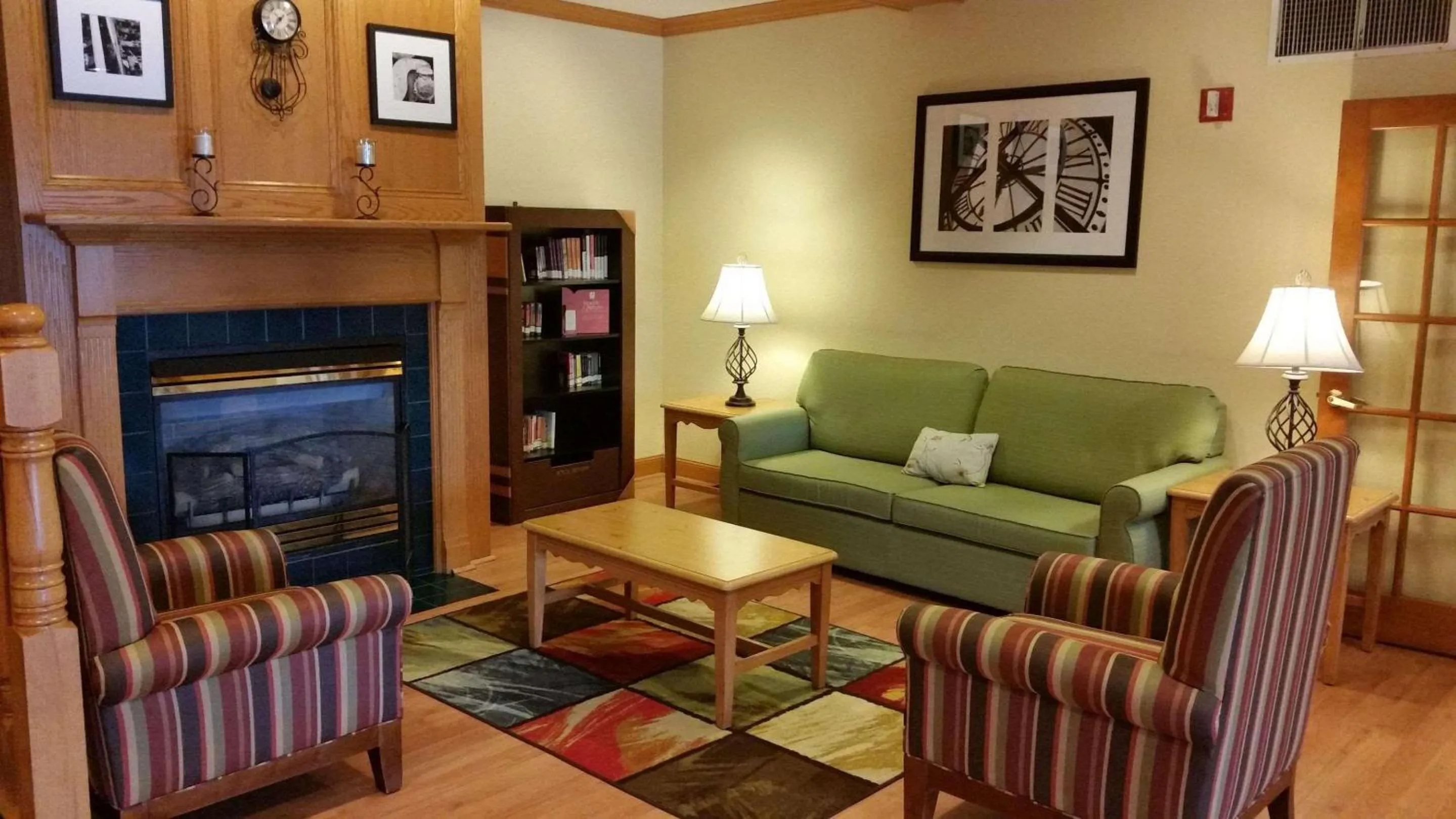 Lobby or reception in Country Inn & Suites by Radisson, Bloomington-Normal West, IL