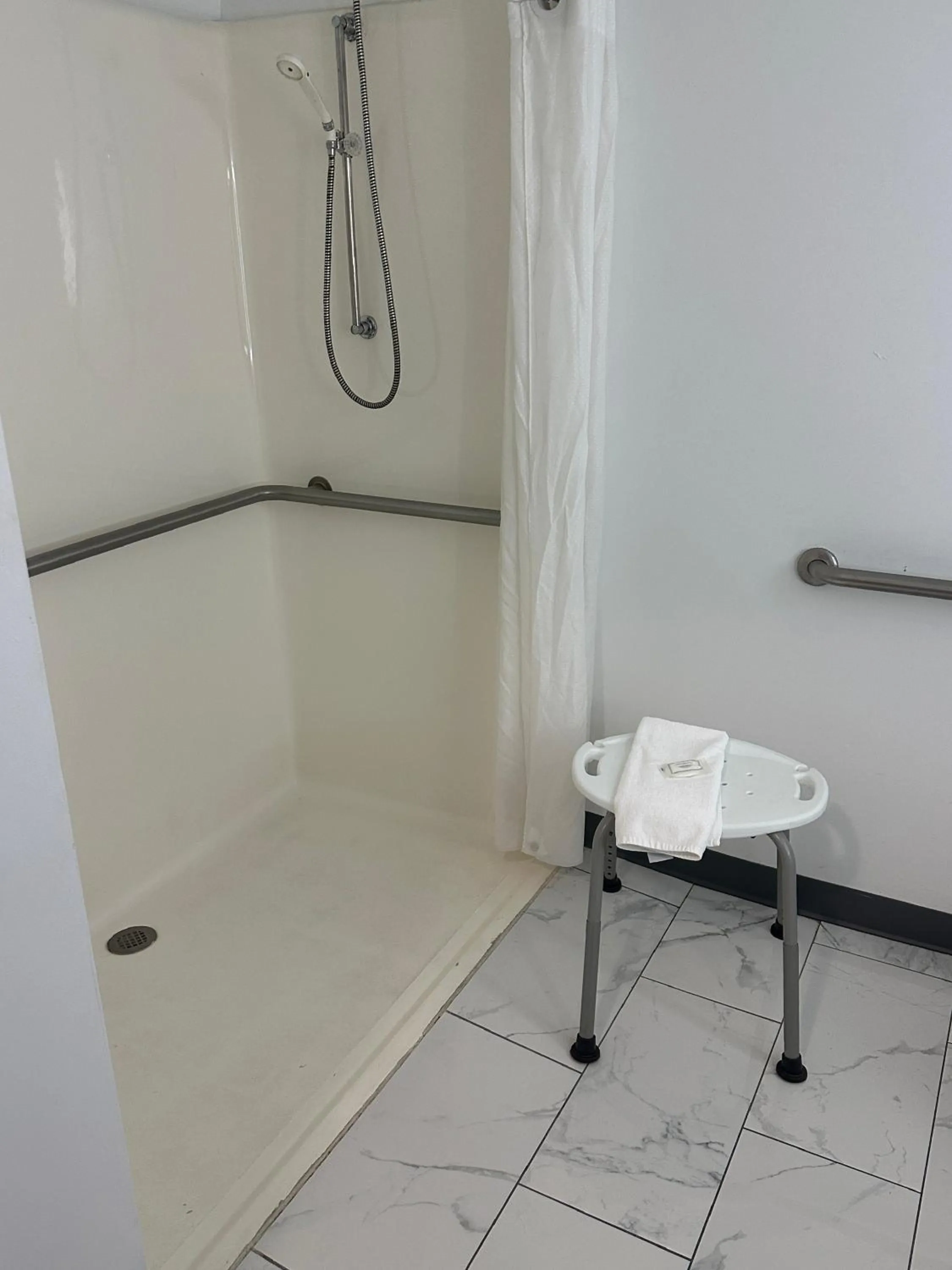 Bathroom in Country Inn & Suites by Radisson, Bloomington-Normal West, IL