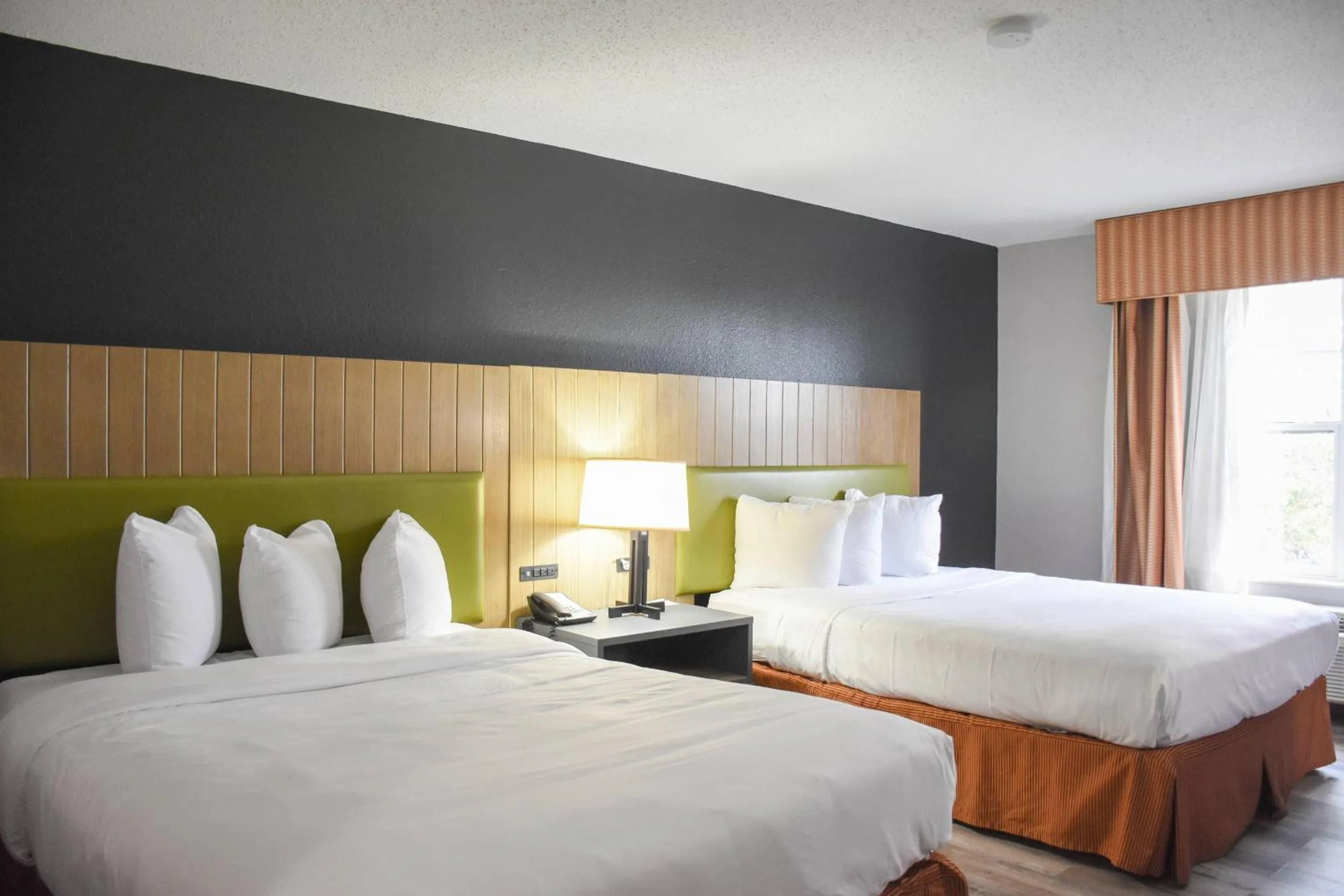 Bedroom, Bed in Country Inn & Suites by Radisson, Bloomington-Normal West, IL