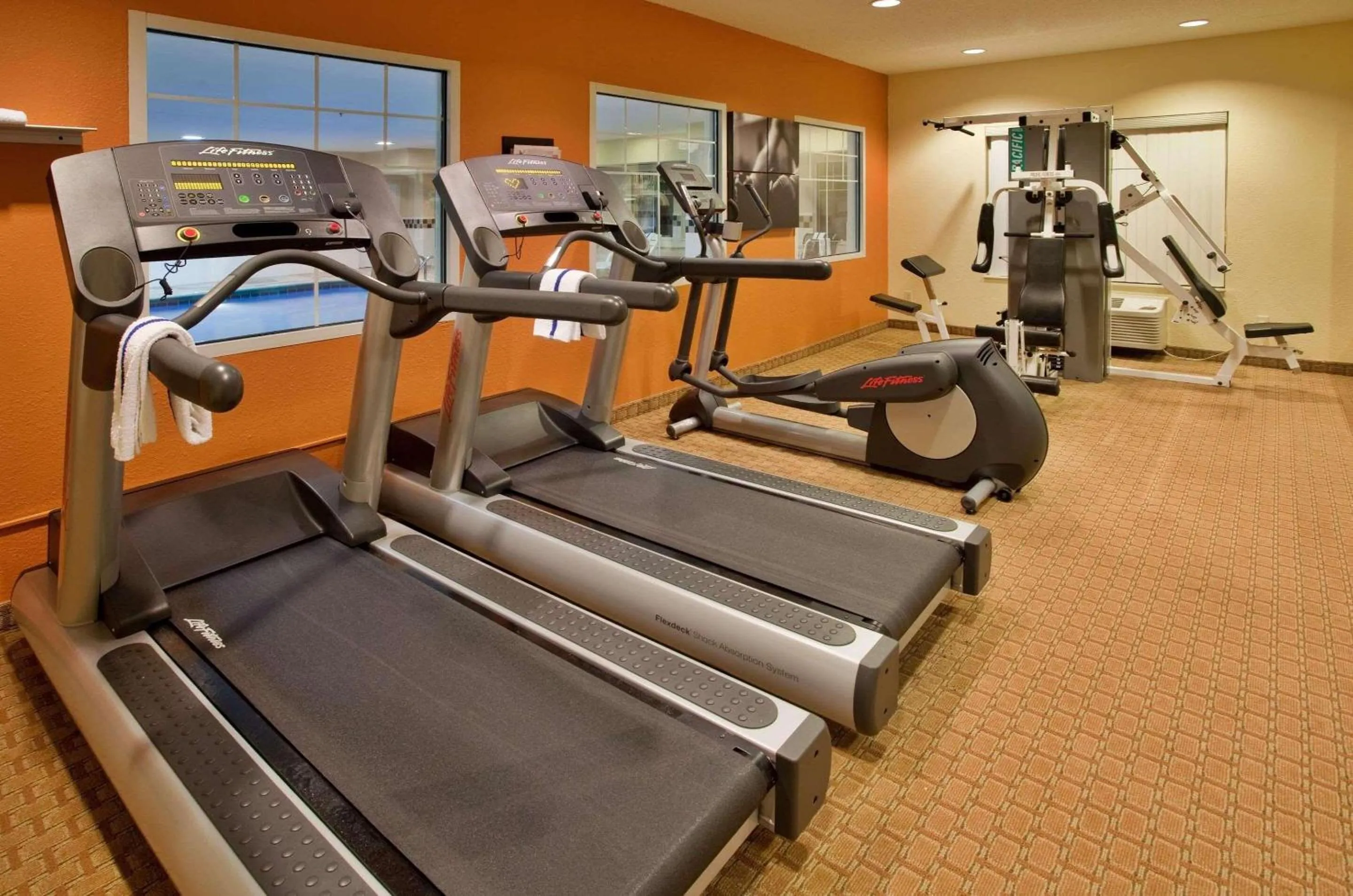 Fitness centre/facilities in Country Inn & Suites by Radisson, Bloomington-Normal West, IL