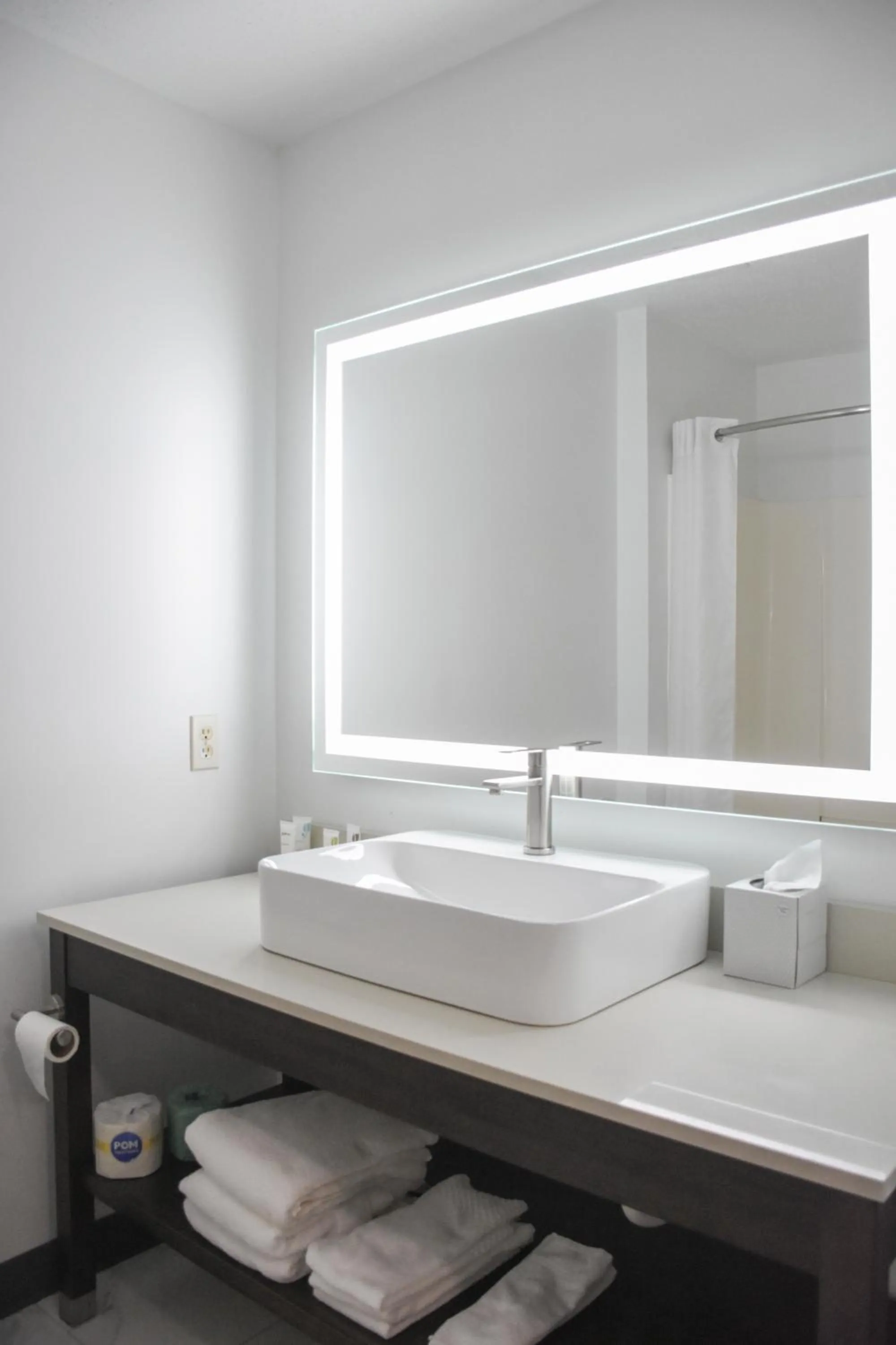 Bathroom in Country Inn & Suites by Radisson, Bloomington-Normal West, IL