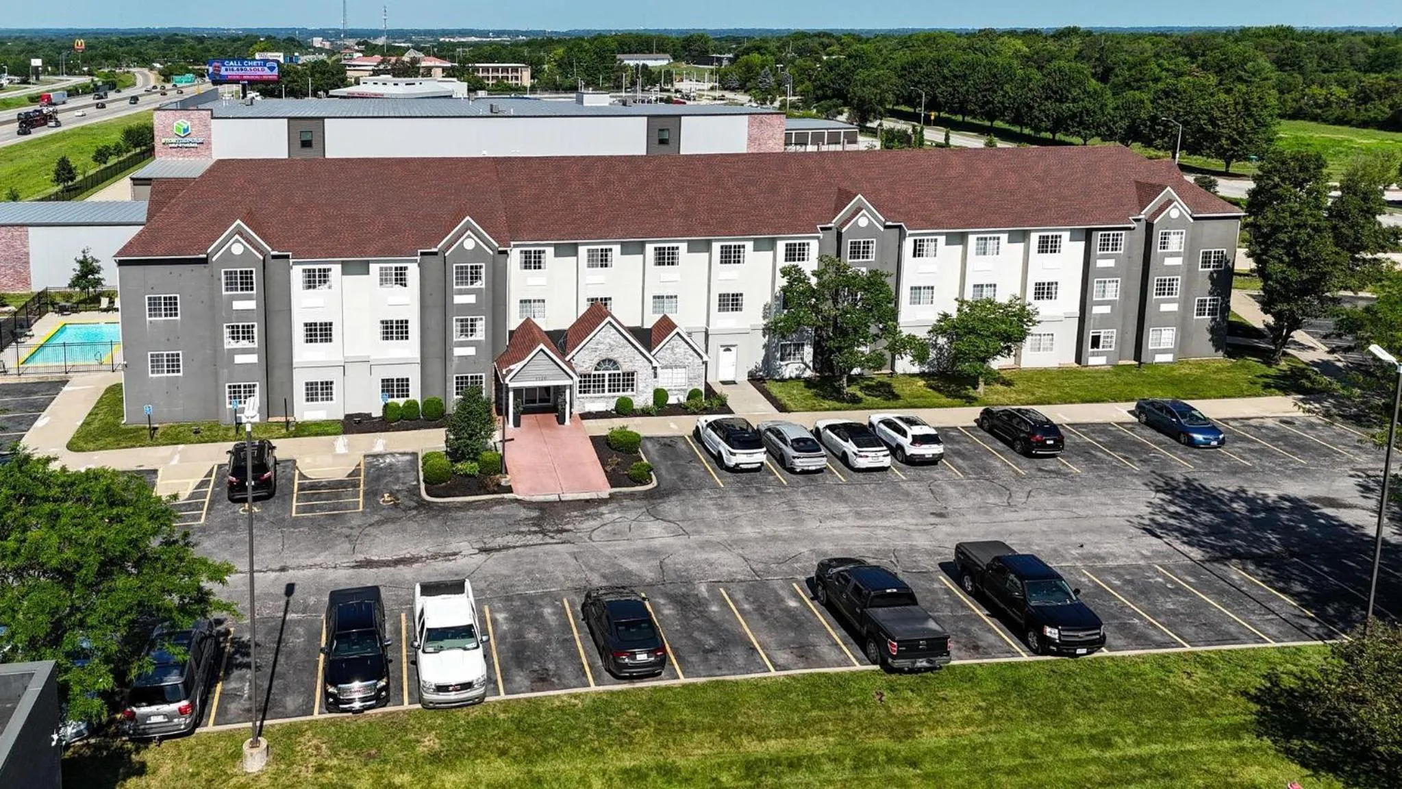 Property building in Sonesta Essential Hotels & Suites Kansas City Blue Springs