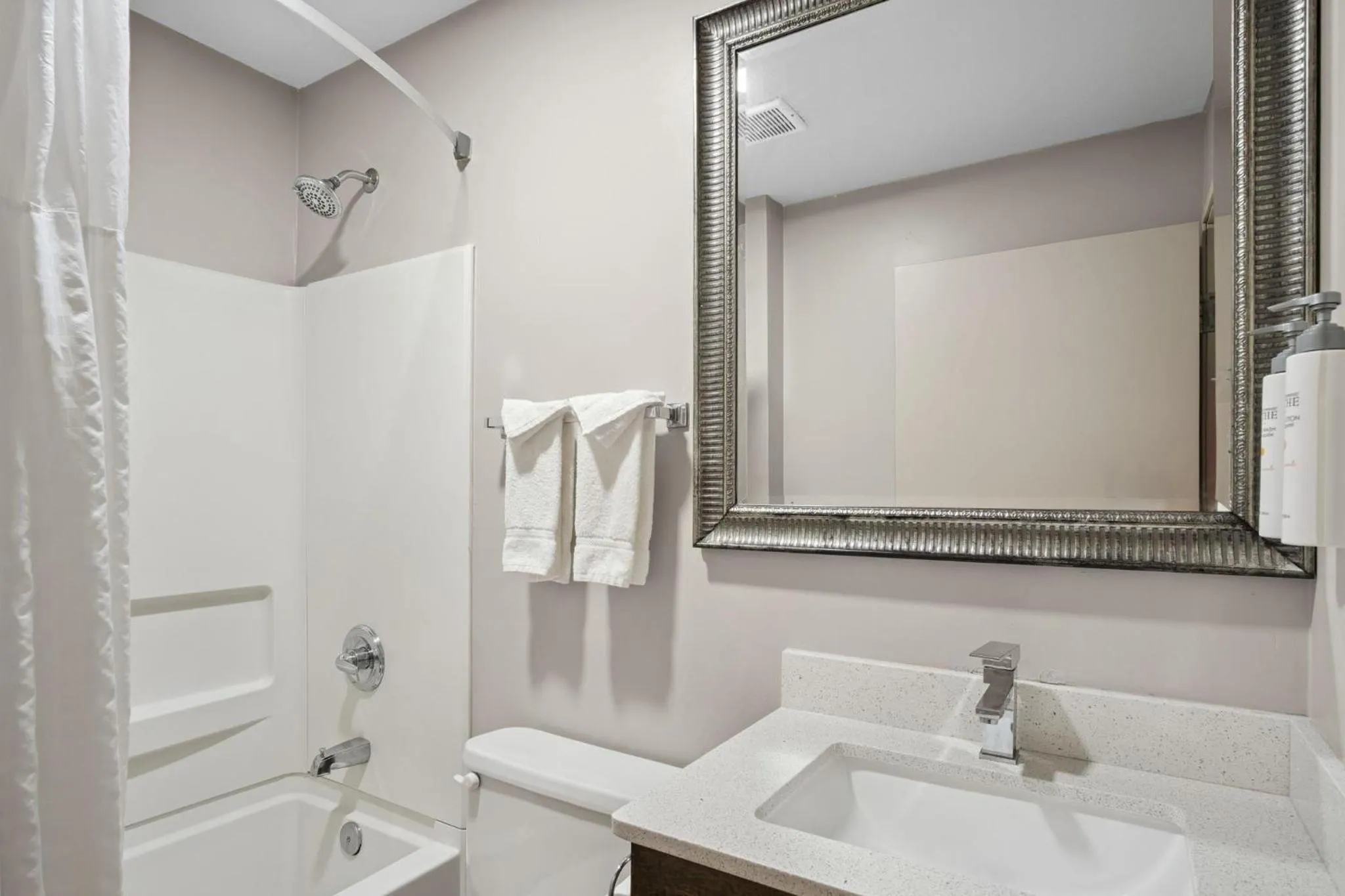 Bathroom in Sonesta Essential Hotels & Suites Kansas City Blue Springs