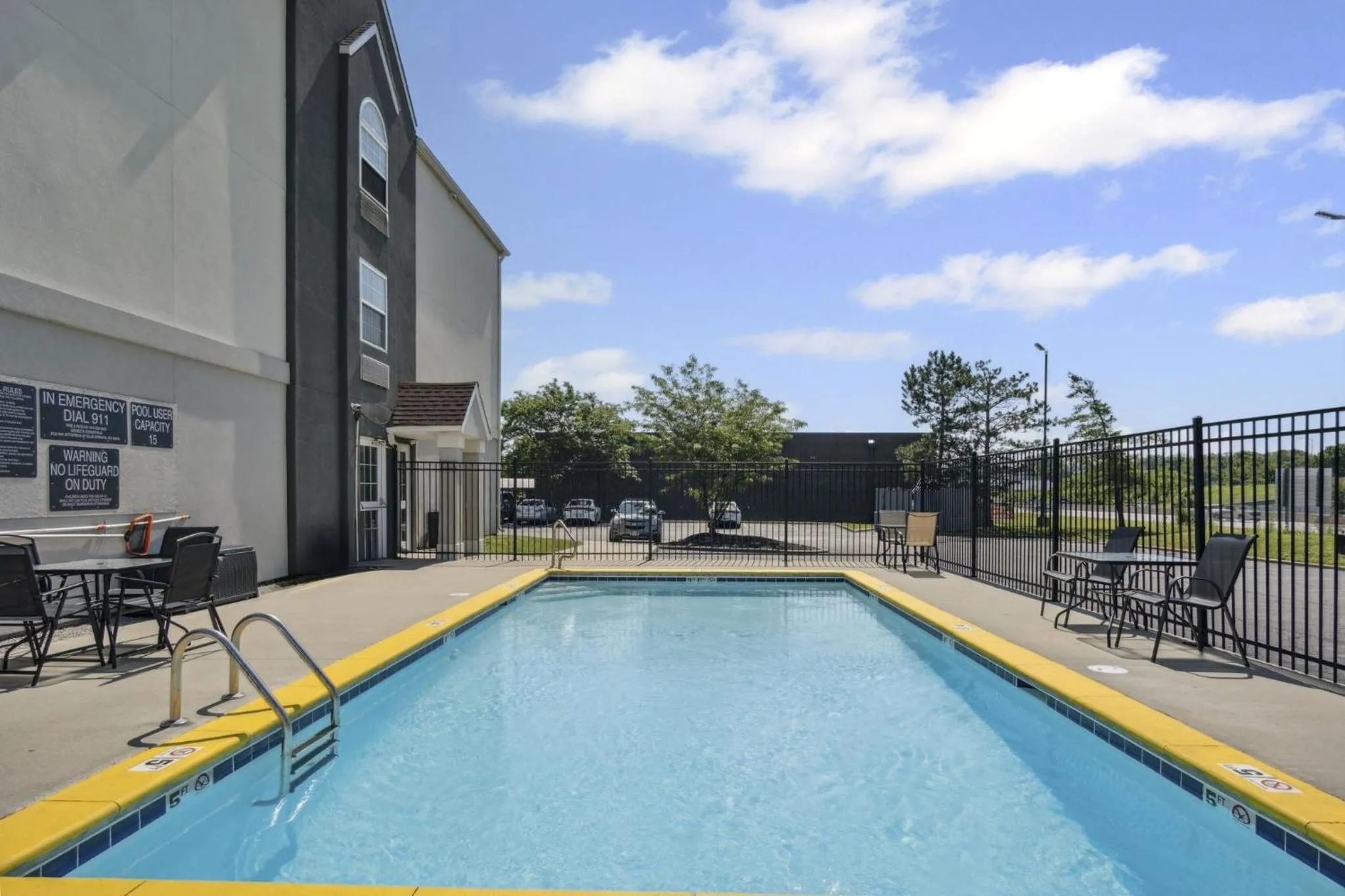 Pool view in Sonesta Essential Hotels & Suites Kansas City Blue Springs