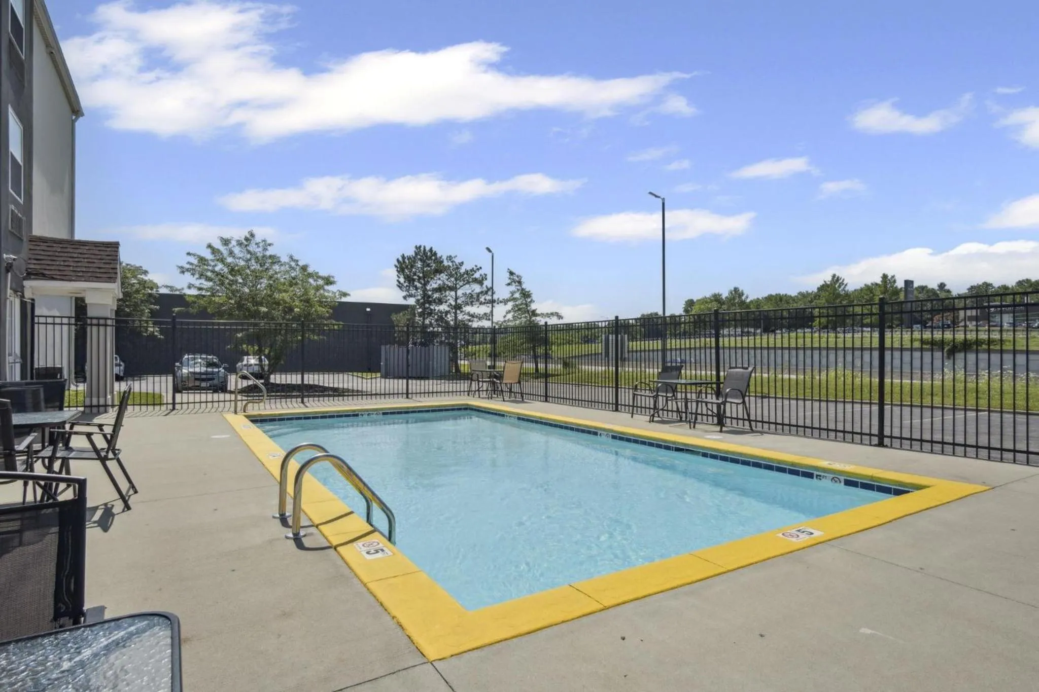 Pool view in Sonesta Essential Hotels & Suites Kansas City Blue Springs
