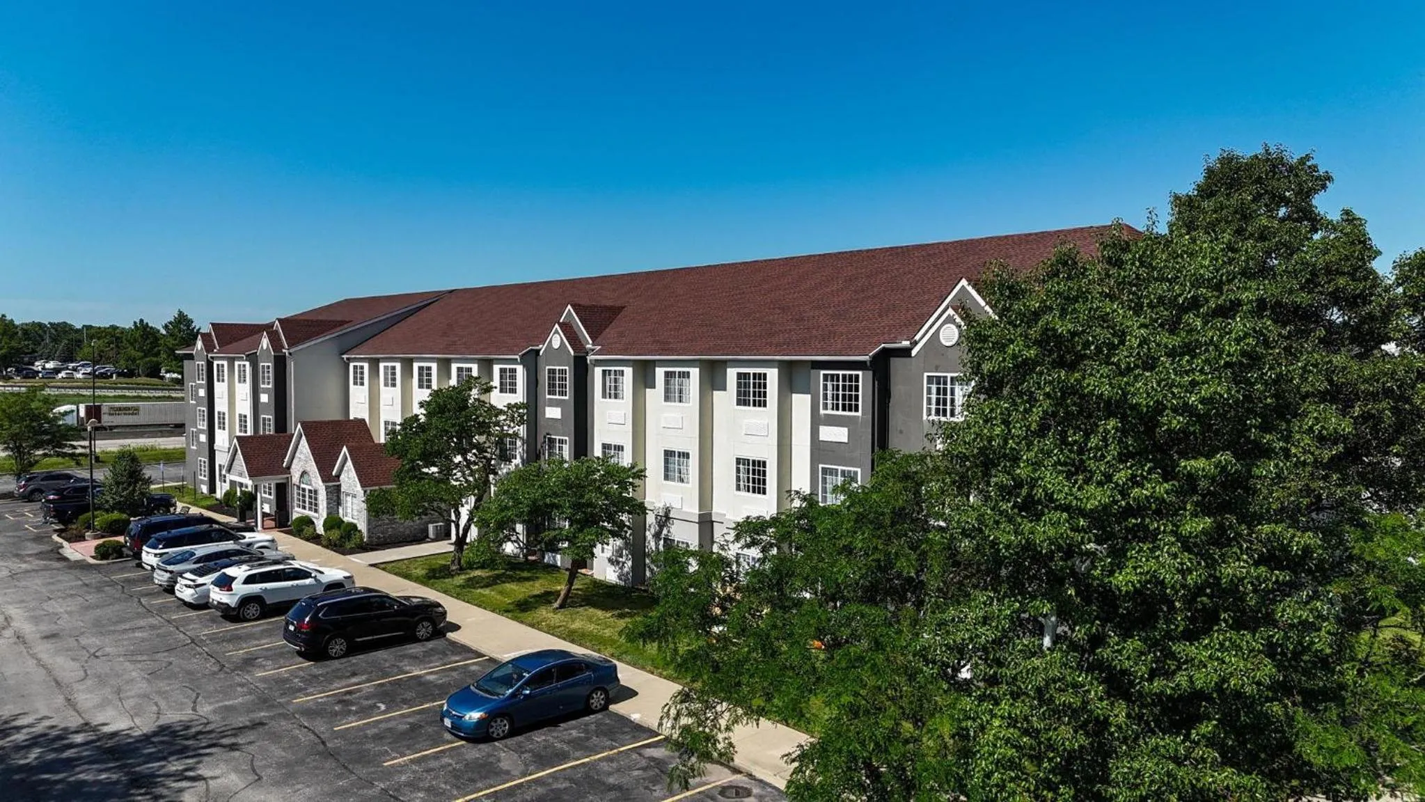 Property building in Sonesta Essential Hotels & Suites Kansas City Blue Springs