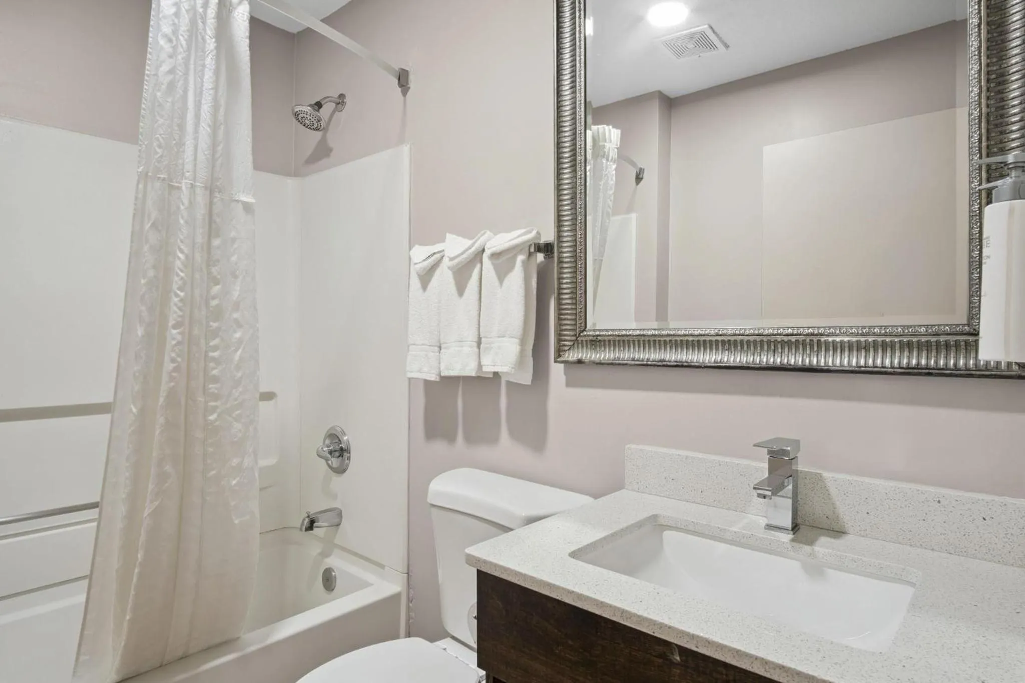 Bathroom in Sonesta Essential Hotels & Suites Kansas City Blue Springs