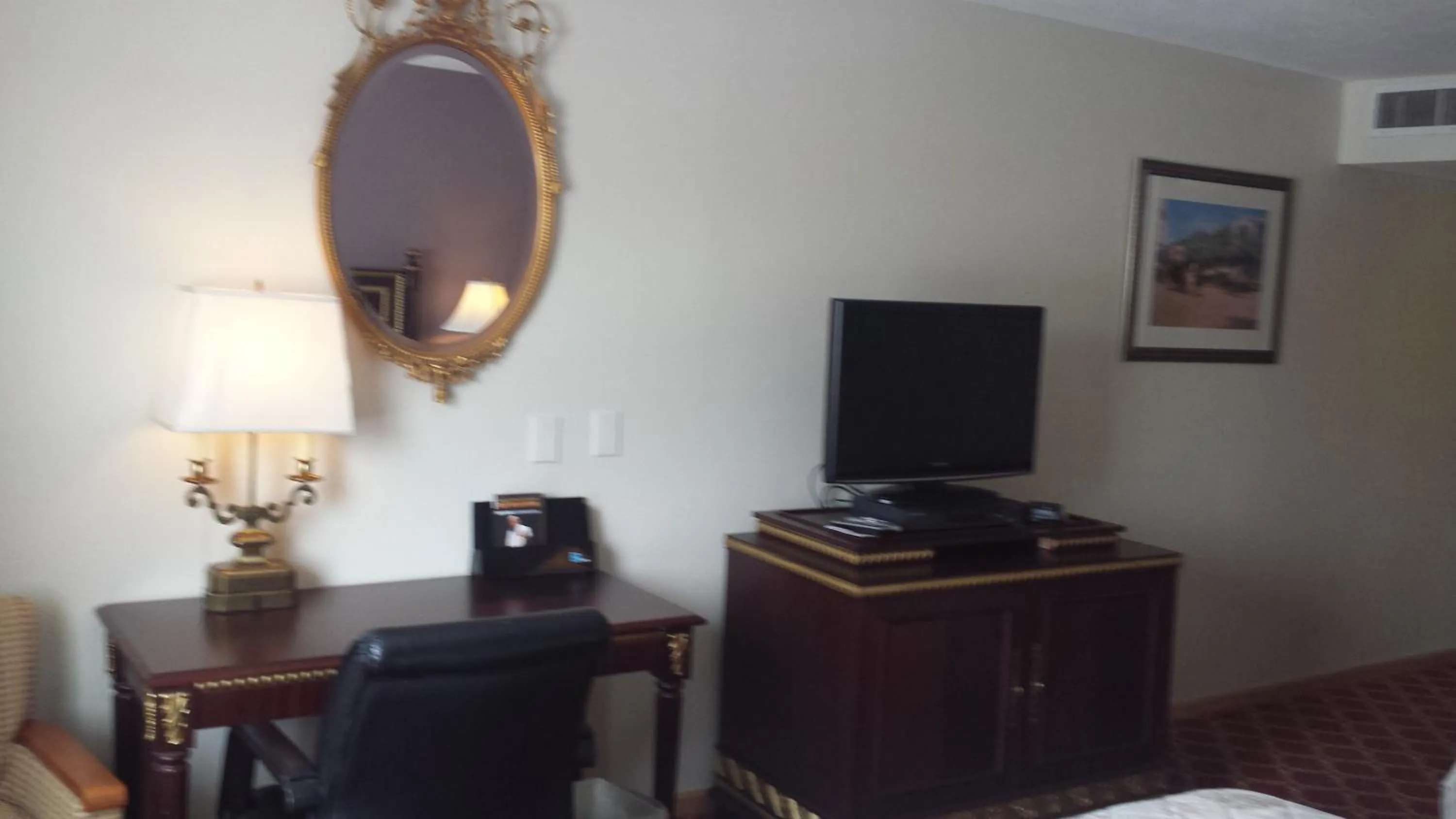 TV and multimedia in Americas Best Inn & Suites Urbana