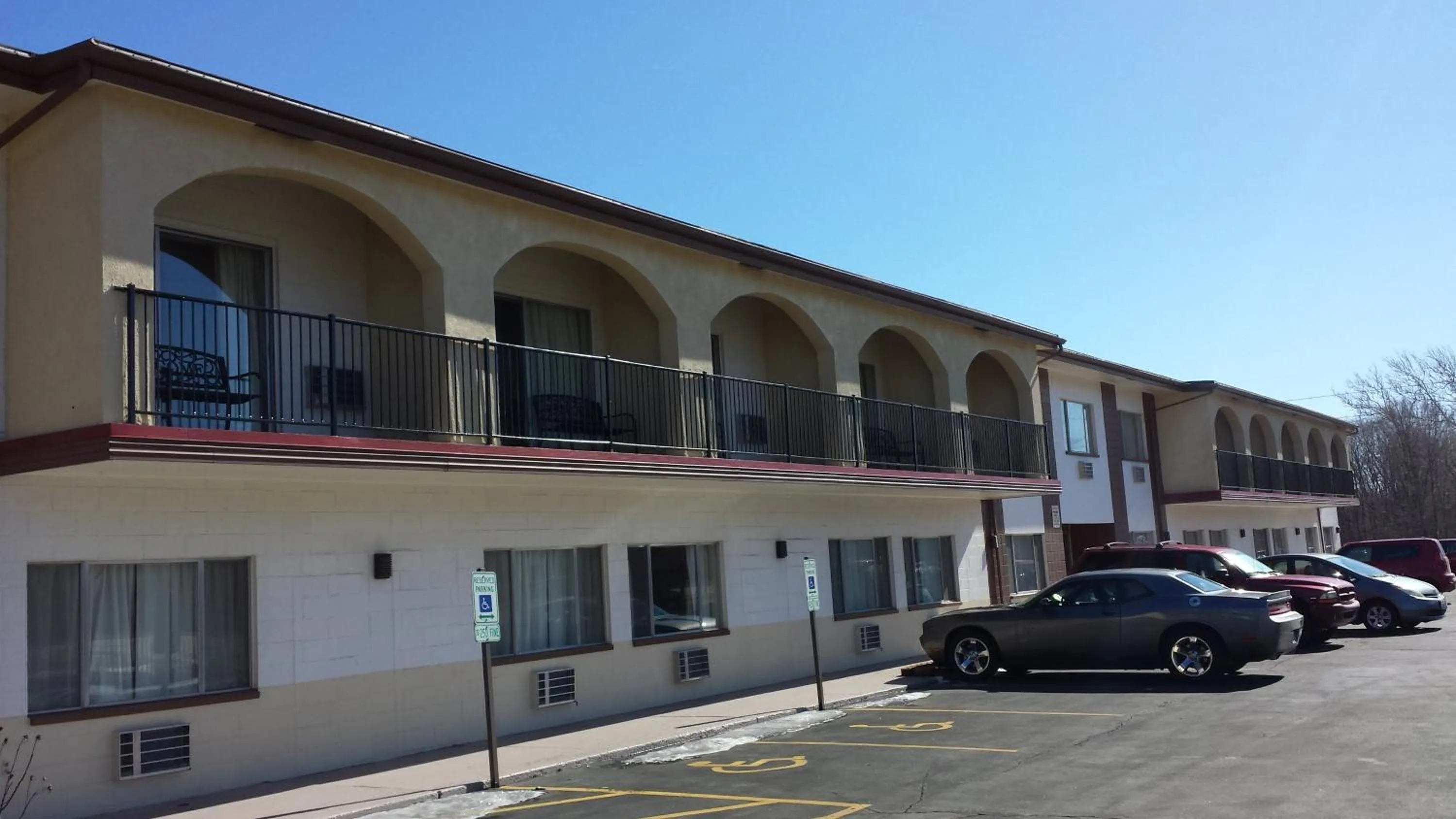 Facade/entrance in Americas Best Inn & Suites Urbana