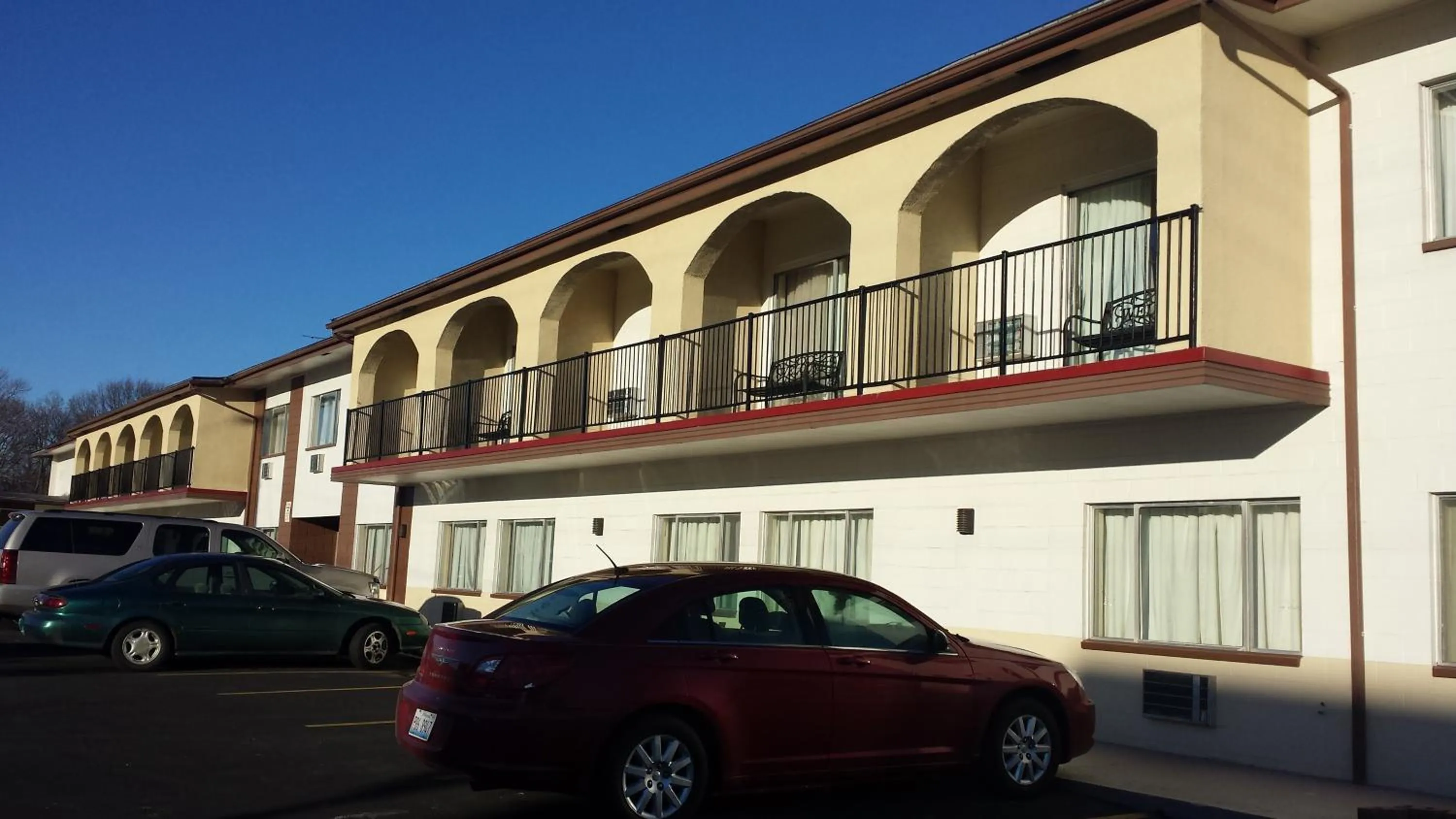 Facade/entrance in Americas Best Inn & Suites Urbana