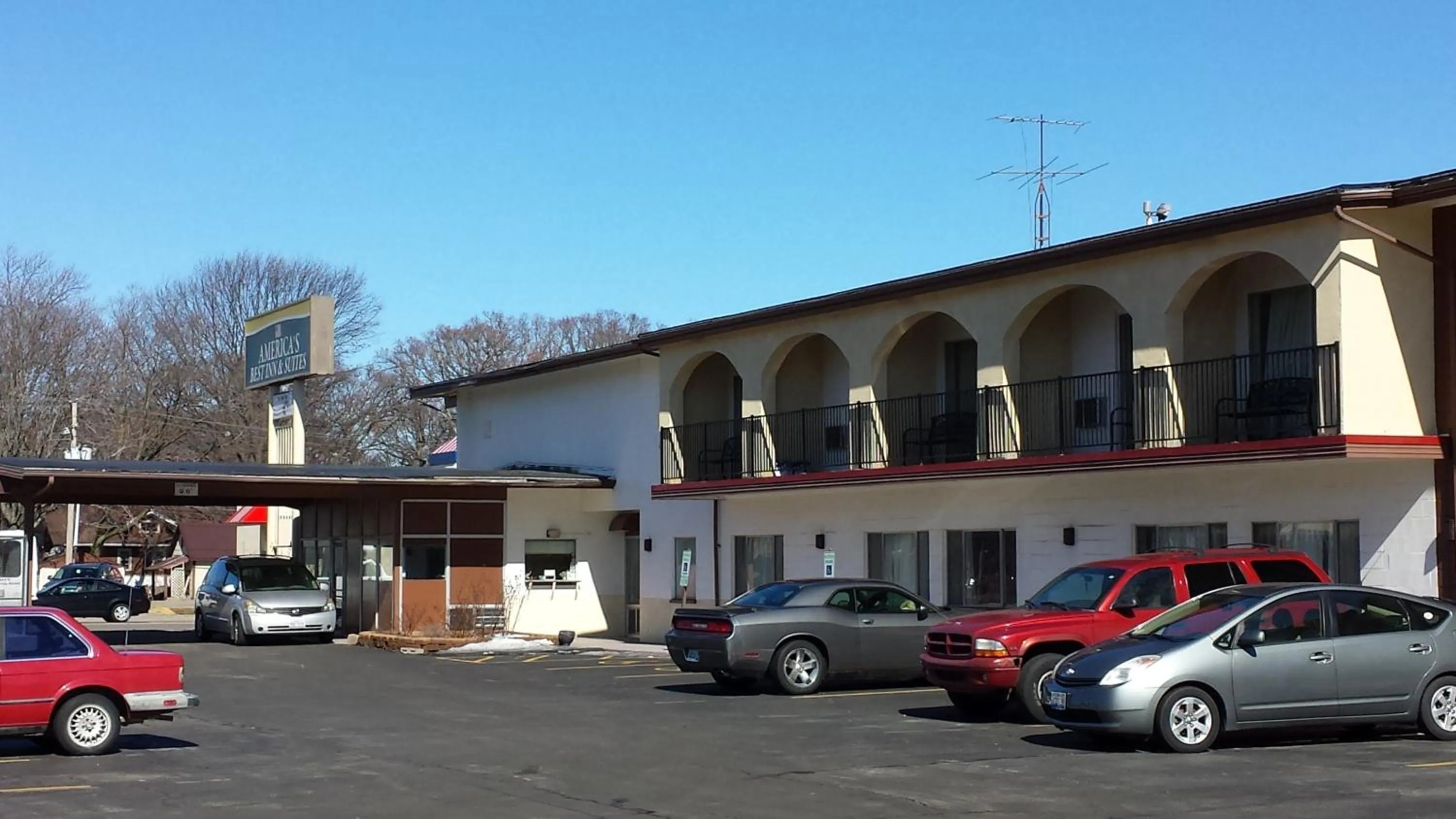Facade/entrance in Americas Best Inn & Suites Urbana