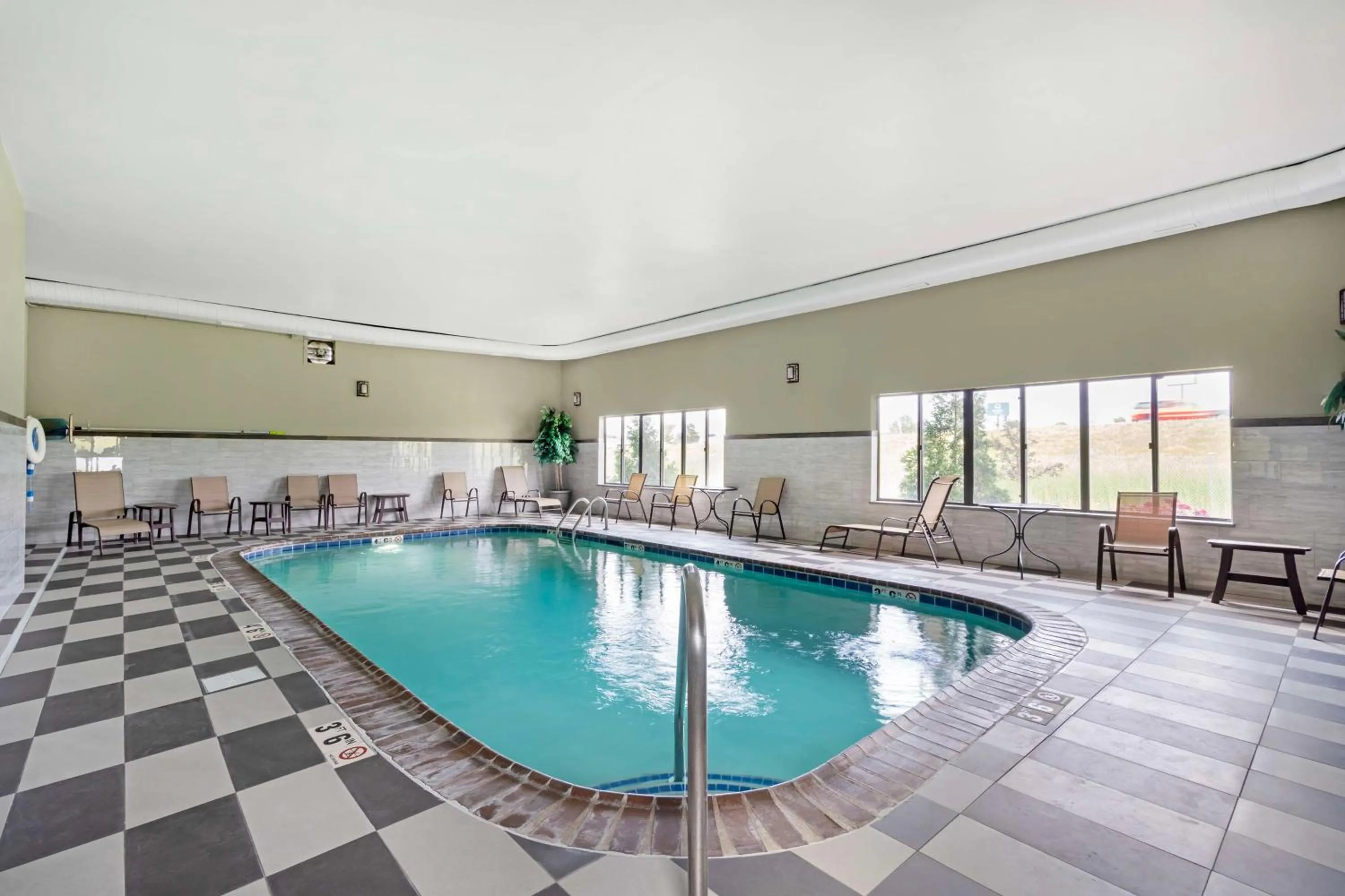 Pool view in Best Western Morton Inn