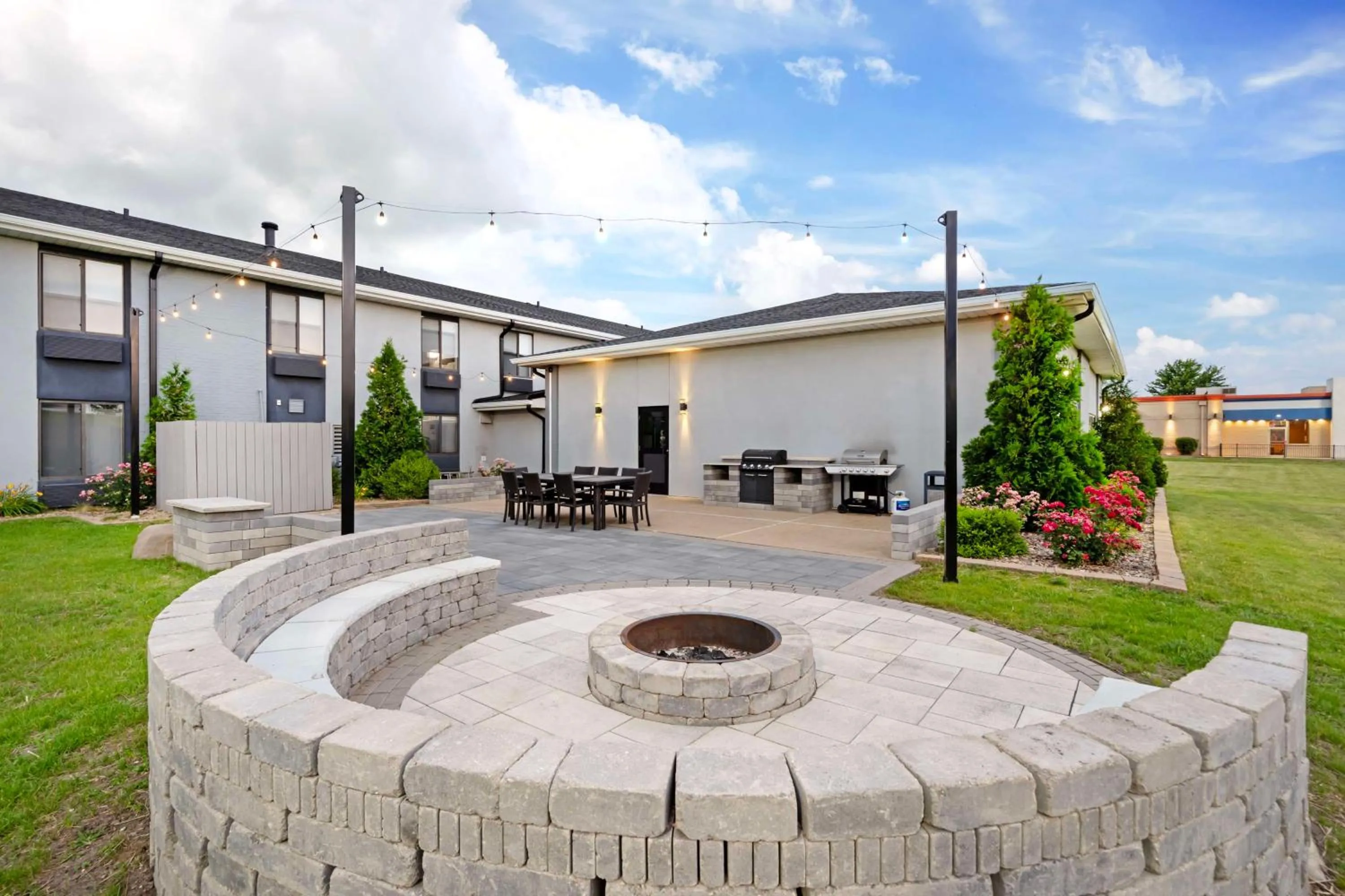 Property building in Best Western Morton Inn