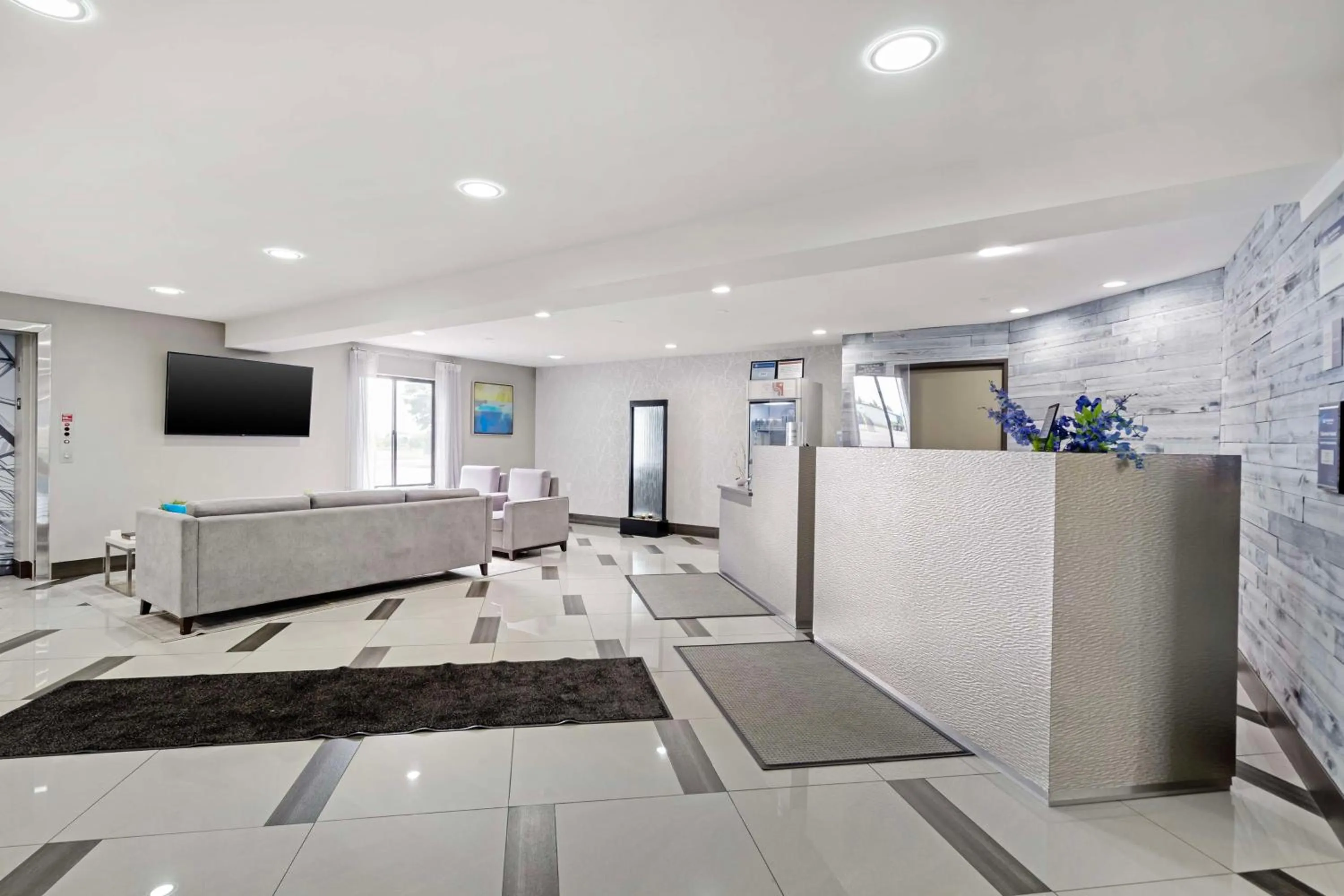 Lobby or reception in Best Western Morton Inn