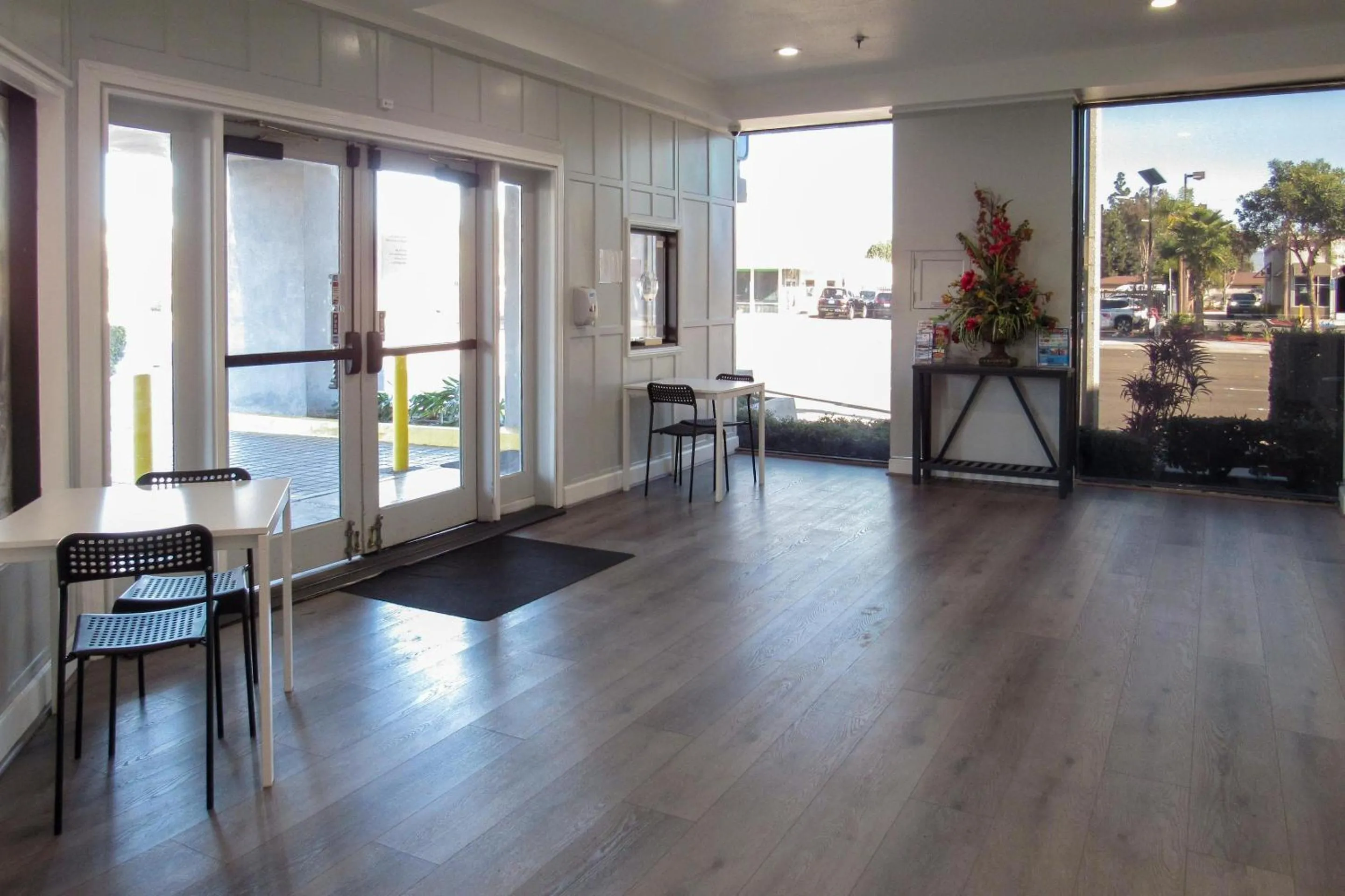 Lobby or reception in Capri Suites Anaheim