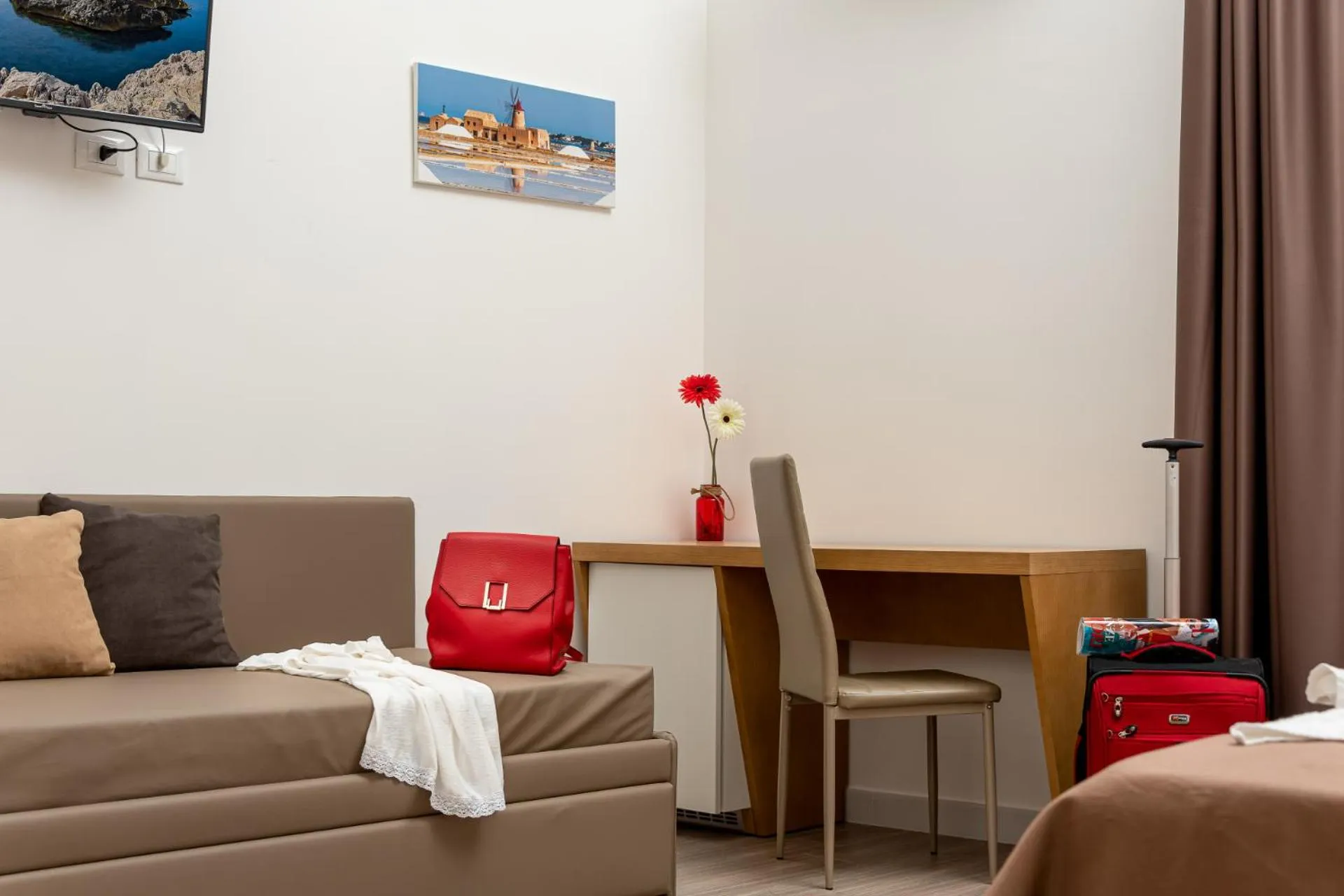 Photo of the whole room in Blueeyes