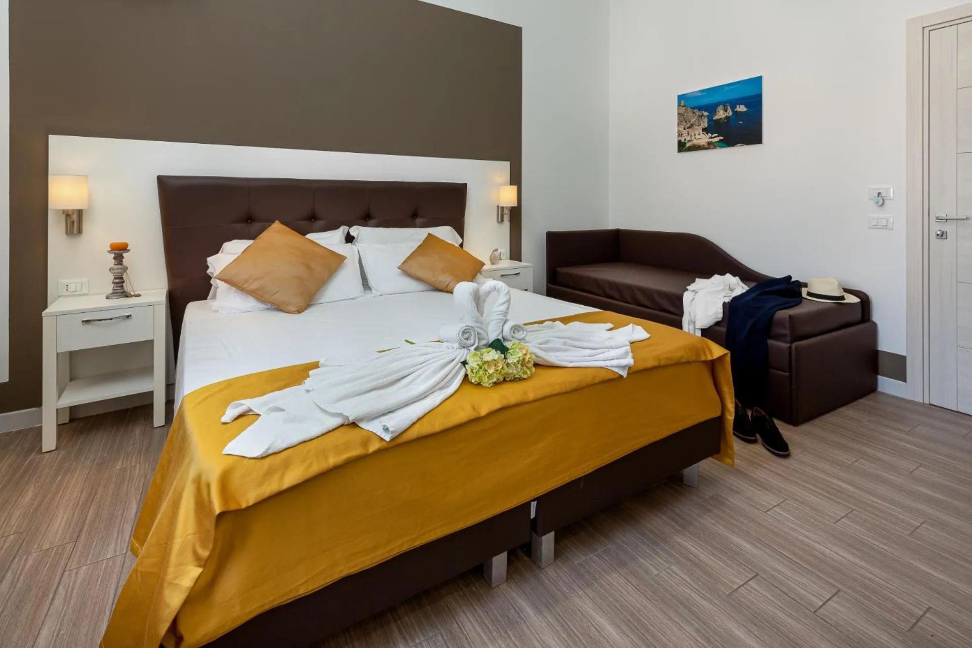 Bedroom, Bed in Blueeyes