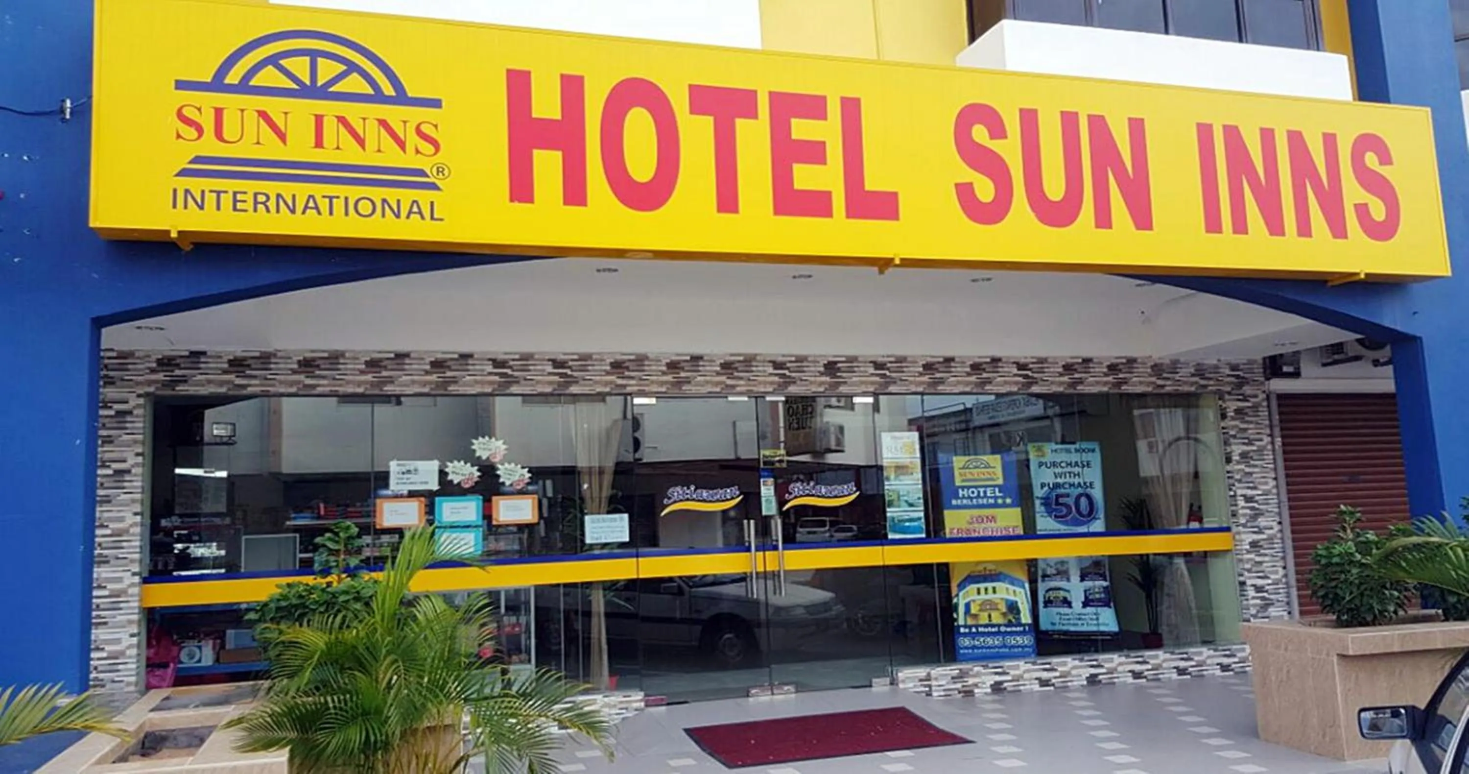 Facade/entrance in Sun Inns Hotel Sitiawan