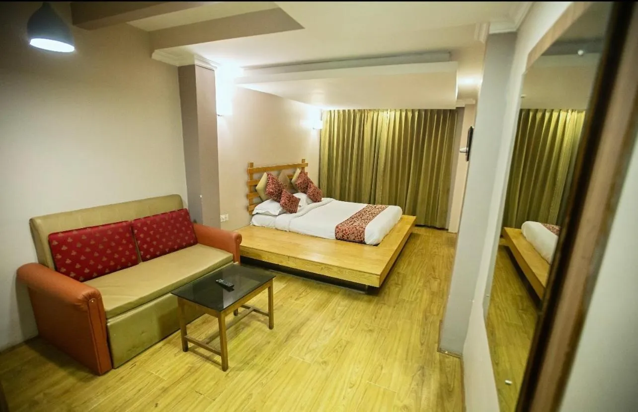 Bed in Hotel Maneck Residency