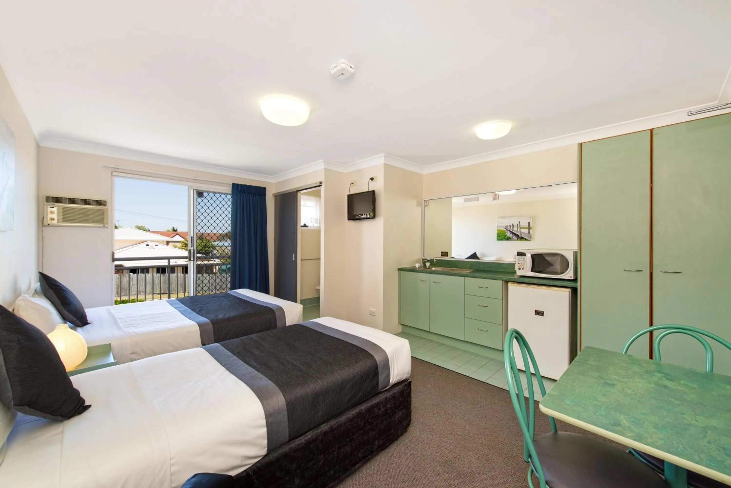 TV and multimedia in Chermside Court Motel