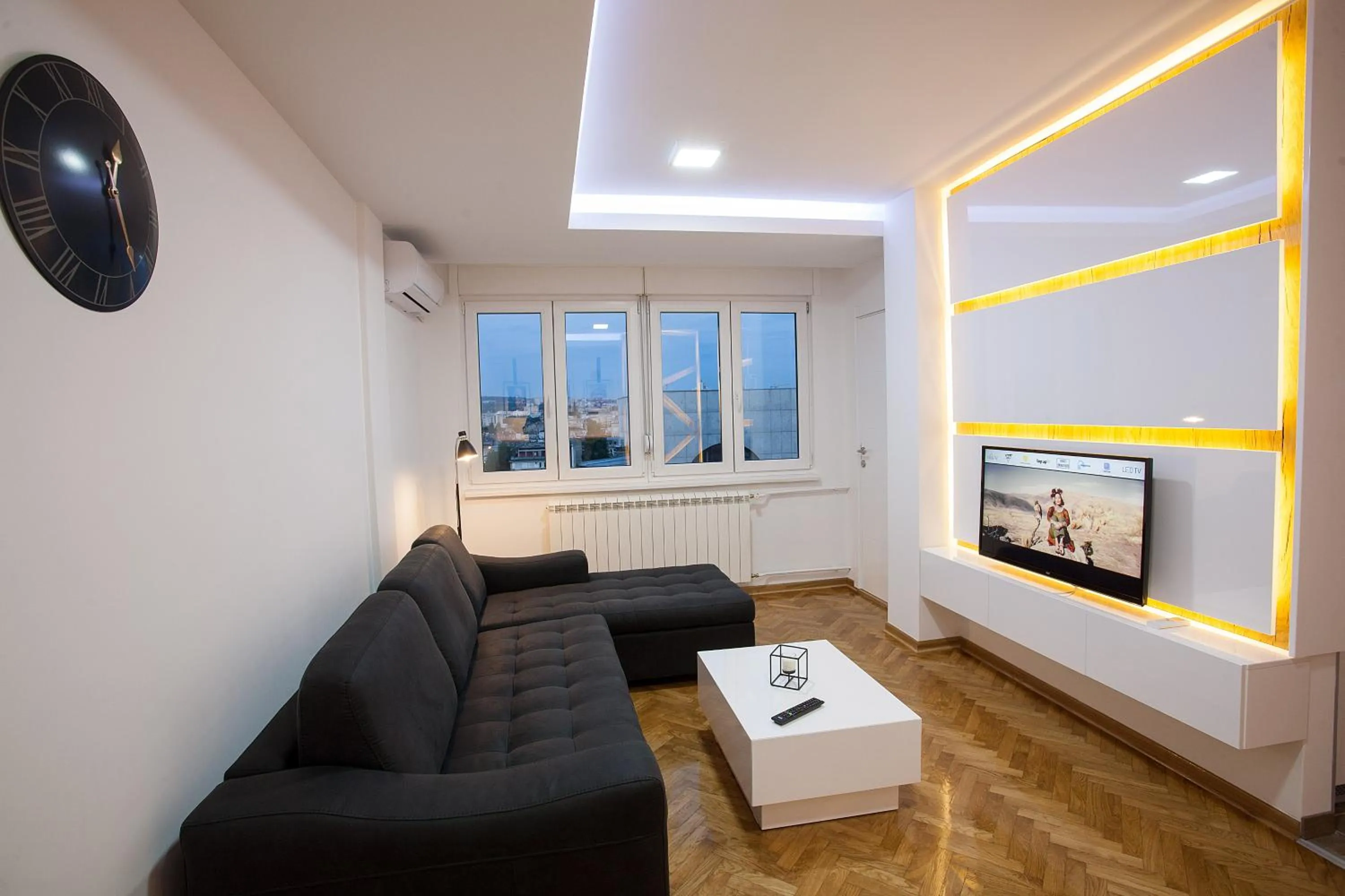 White Lux apartment