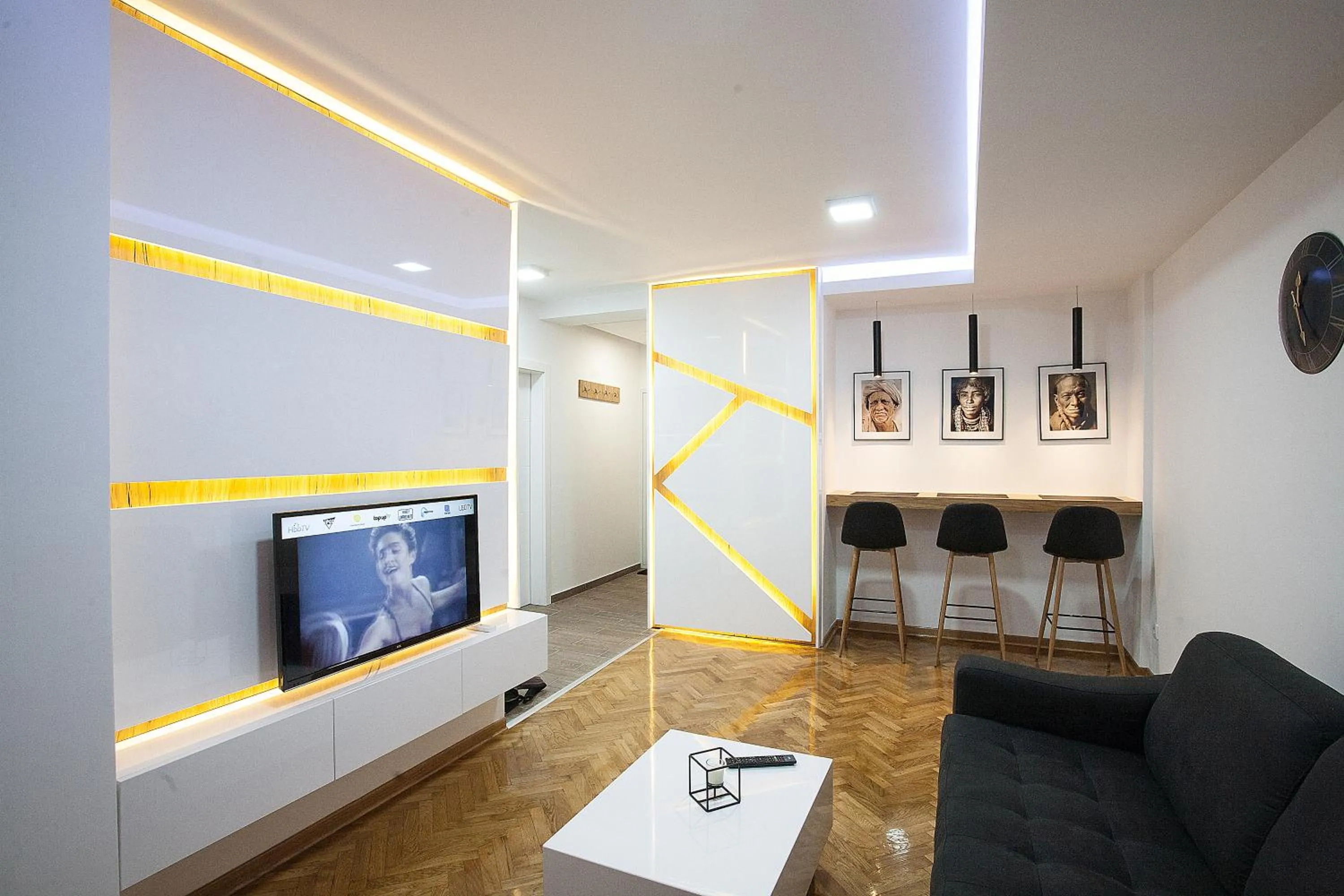 White Lux apartment