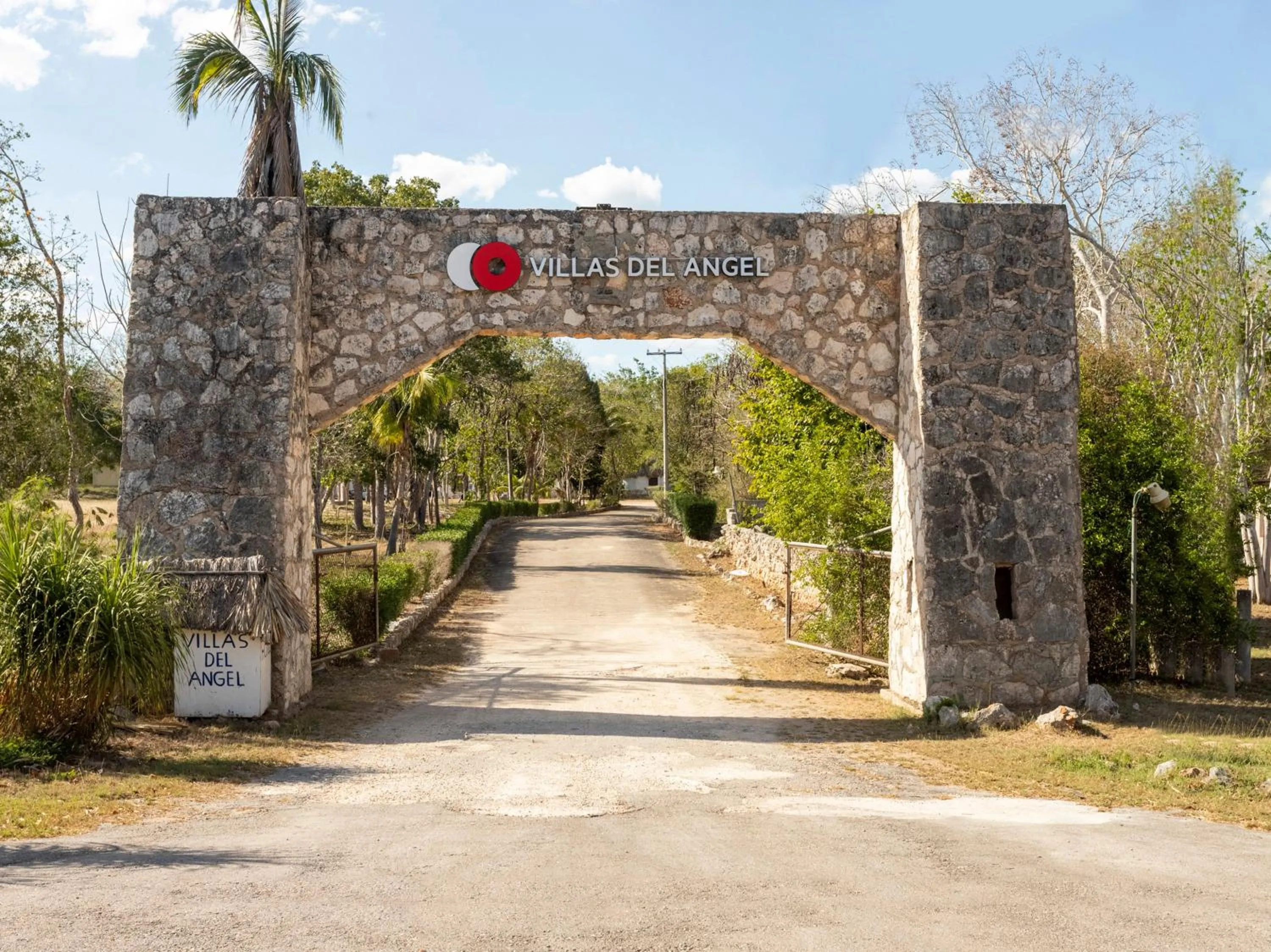 Facade/entrance in Hotel Villas del Ángel
