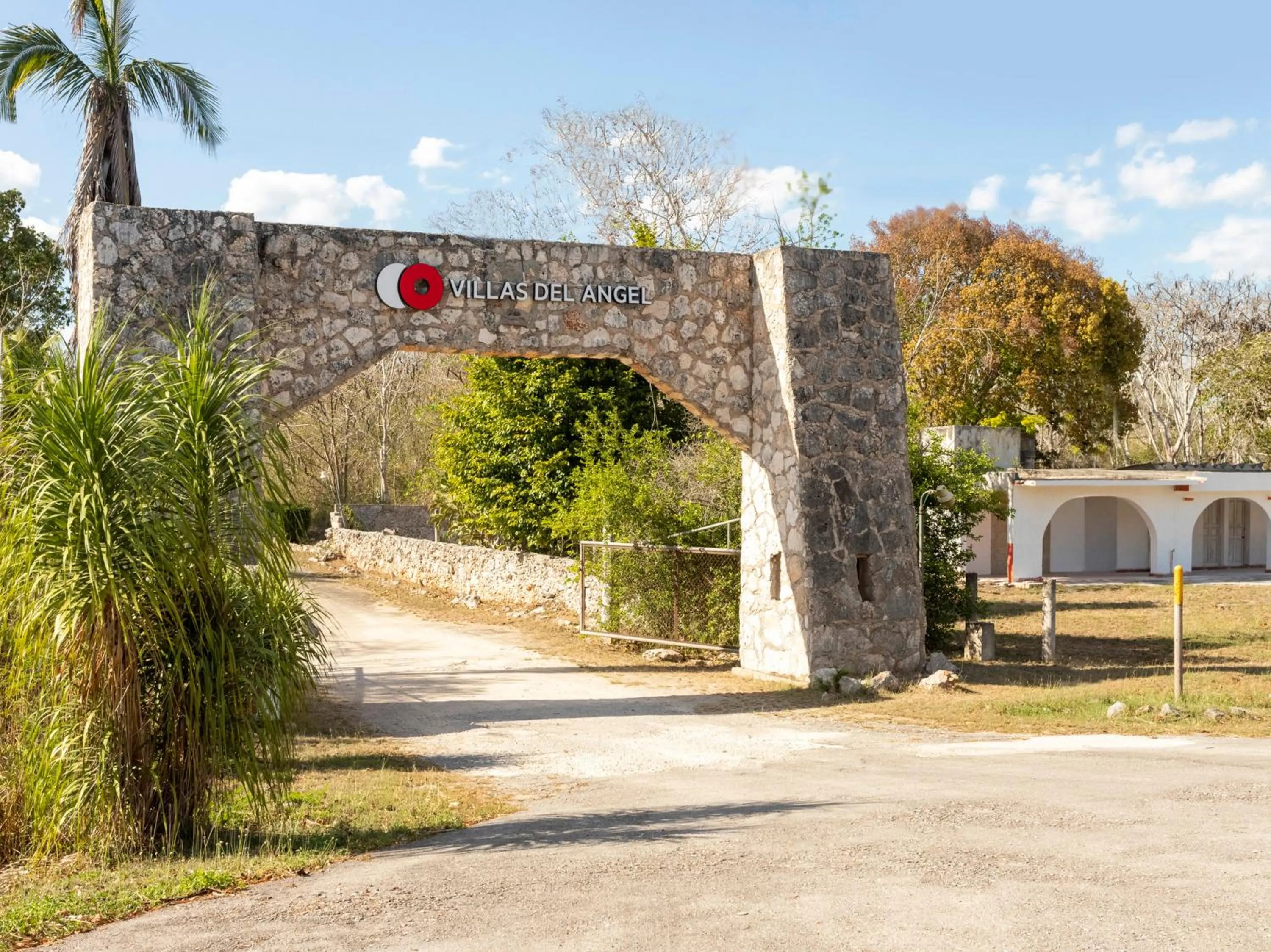 Facade/entrance in Hotel Villas del Ángel