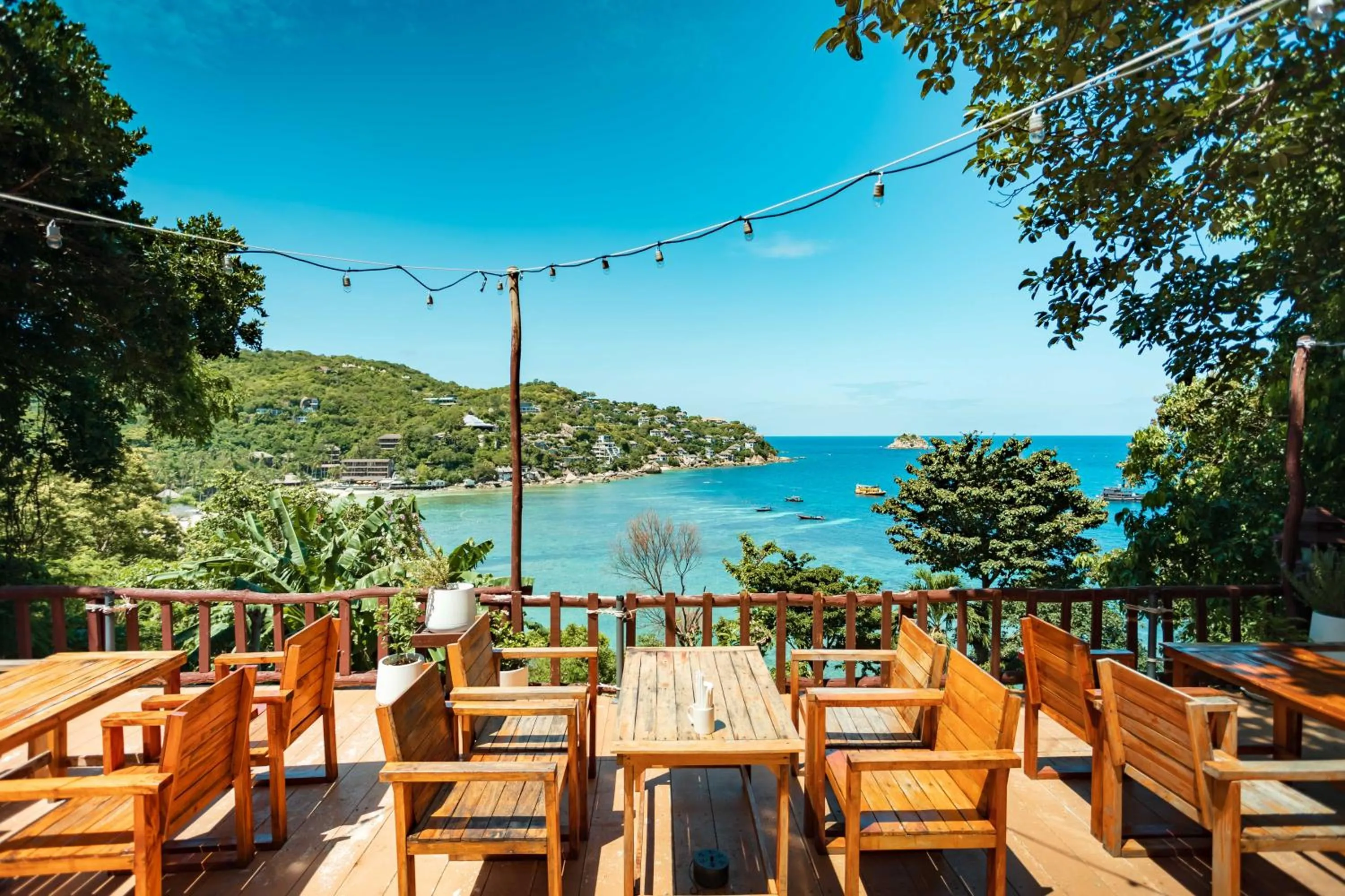 Restaurant/places to eat in Taatoh Seaview Resort - SHA Plus