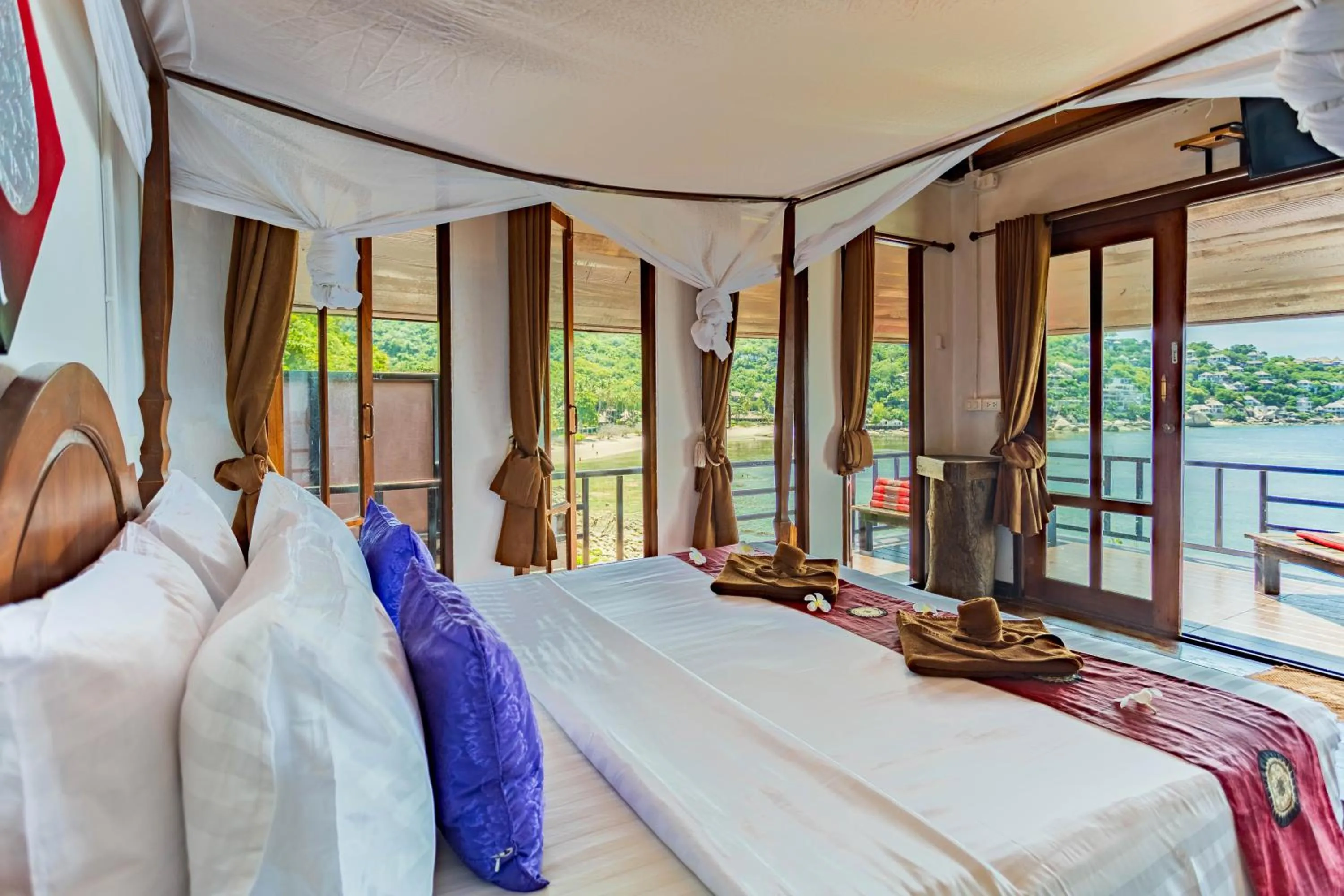 View (from property/room), Bed in Taatoh Seaview Resort - SHA Plus