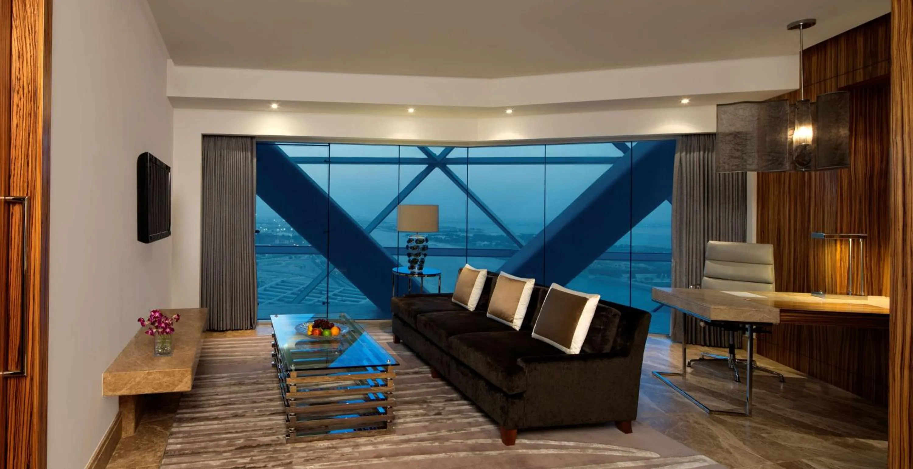 Living room in Andaz Capital Gate Abu Dhabi, By Hyatt