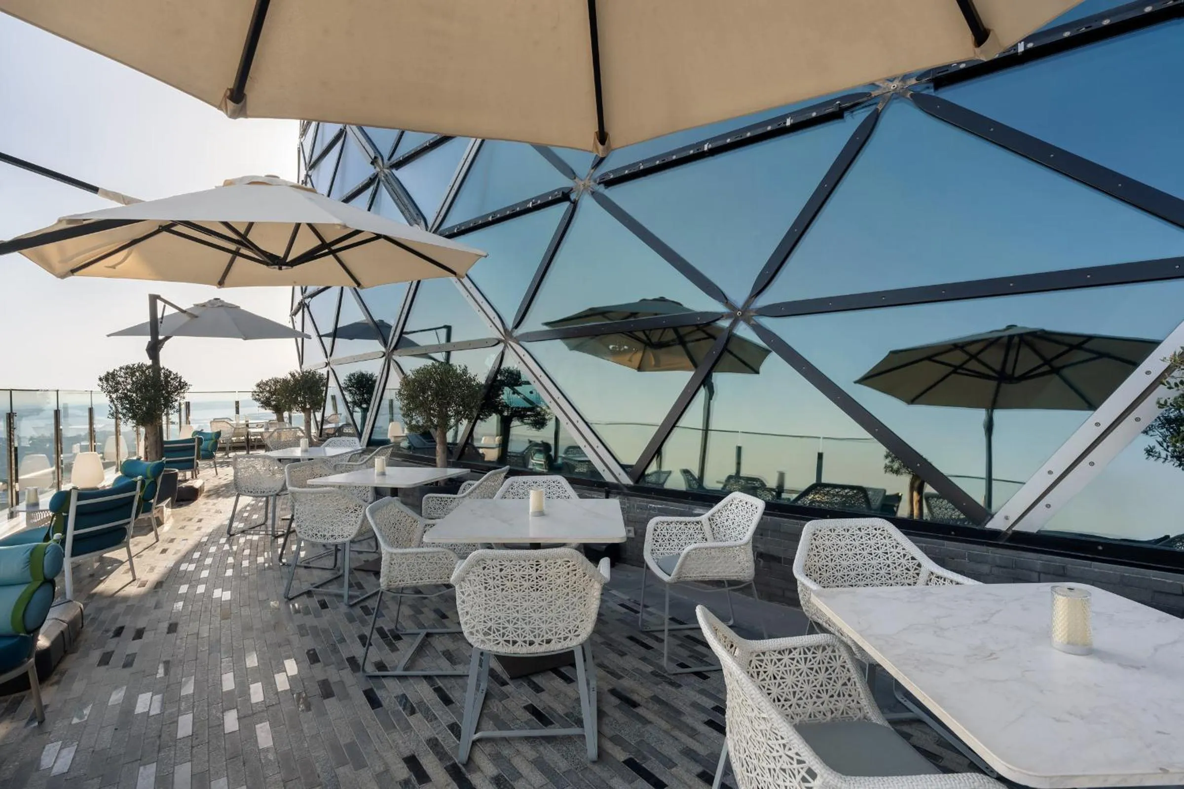 Restaurant/places to eat in Andaz Capital Gate Abu Dhabi, By Hyatt