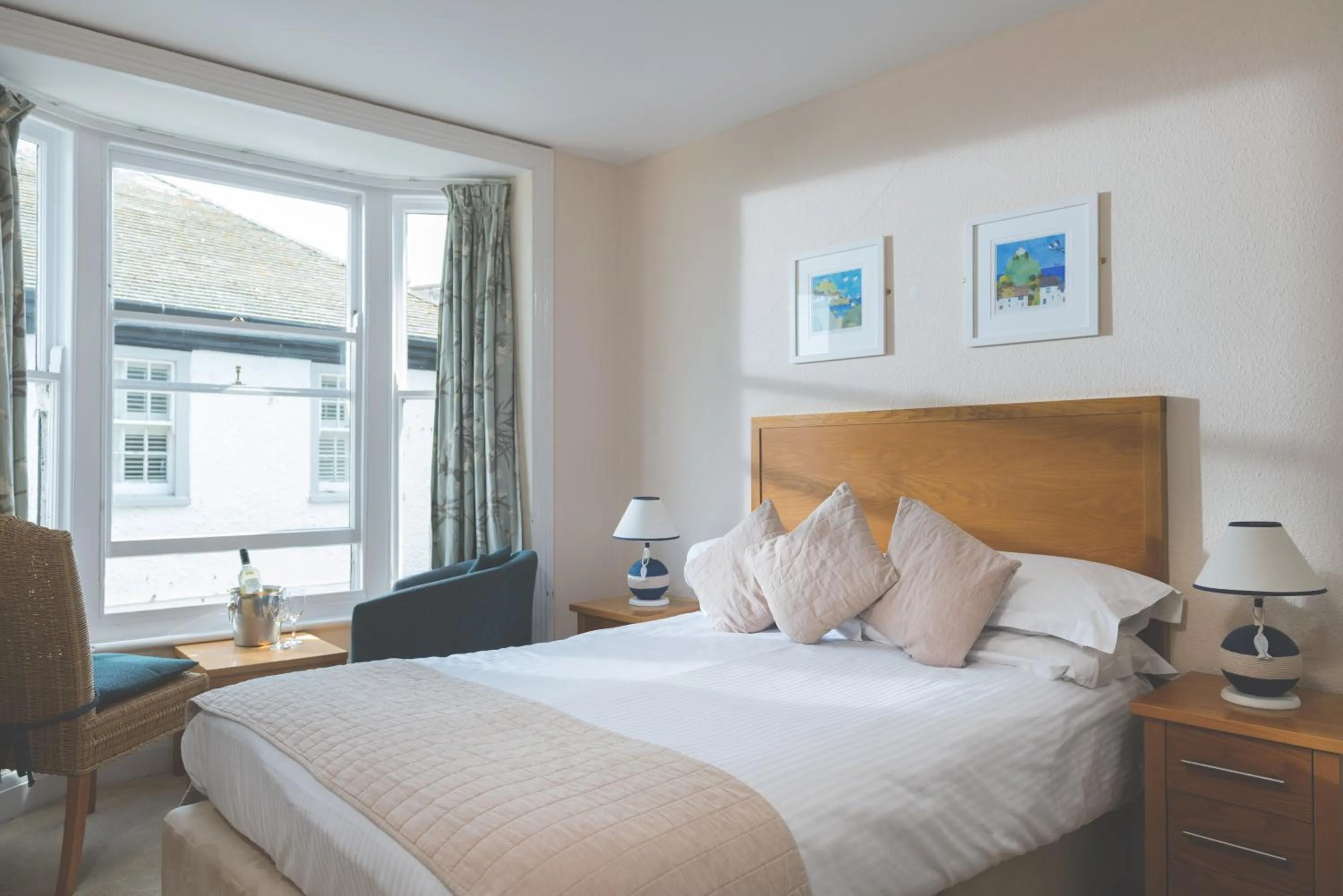 Photo of the whole room, Bed in The Ship Inn