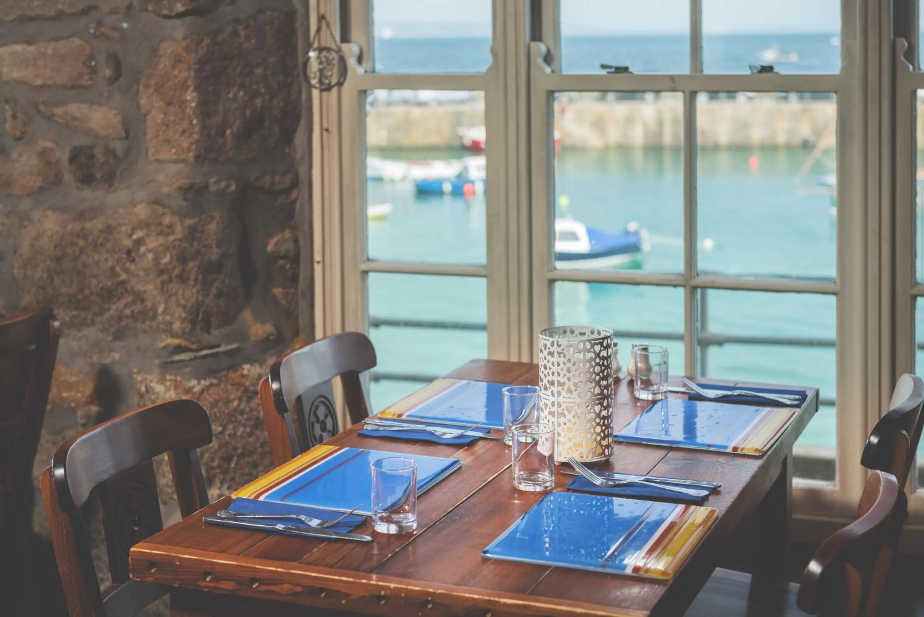 Restaurant/places to eat in The Ship Inn