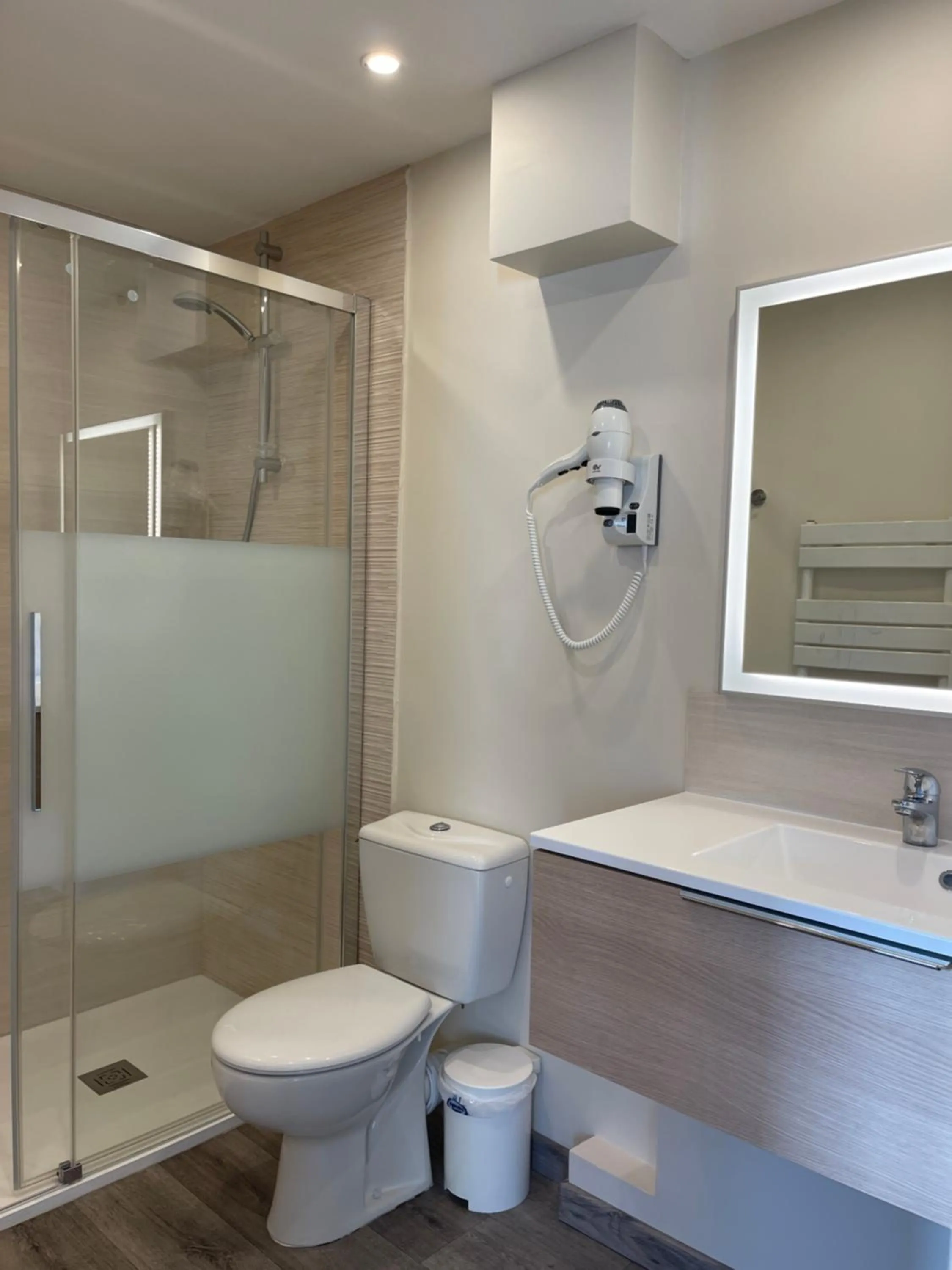 Bathroom in La Maison Blanche