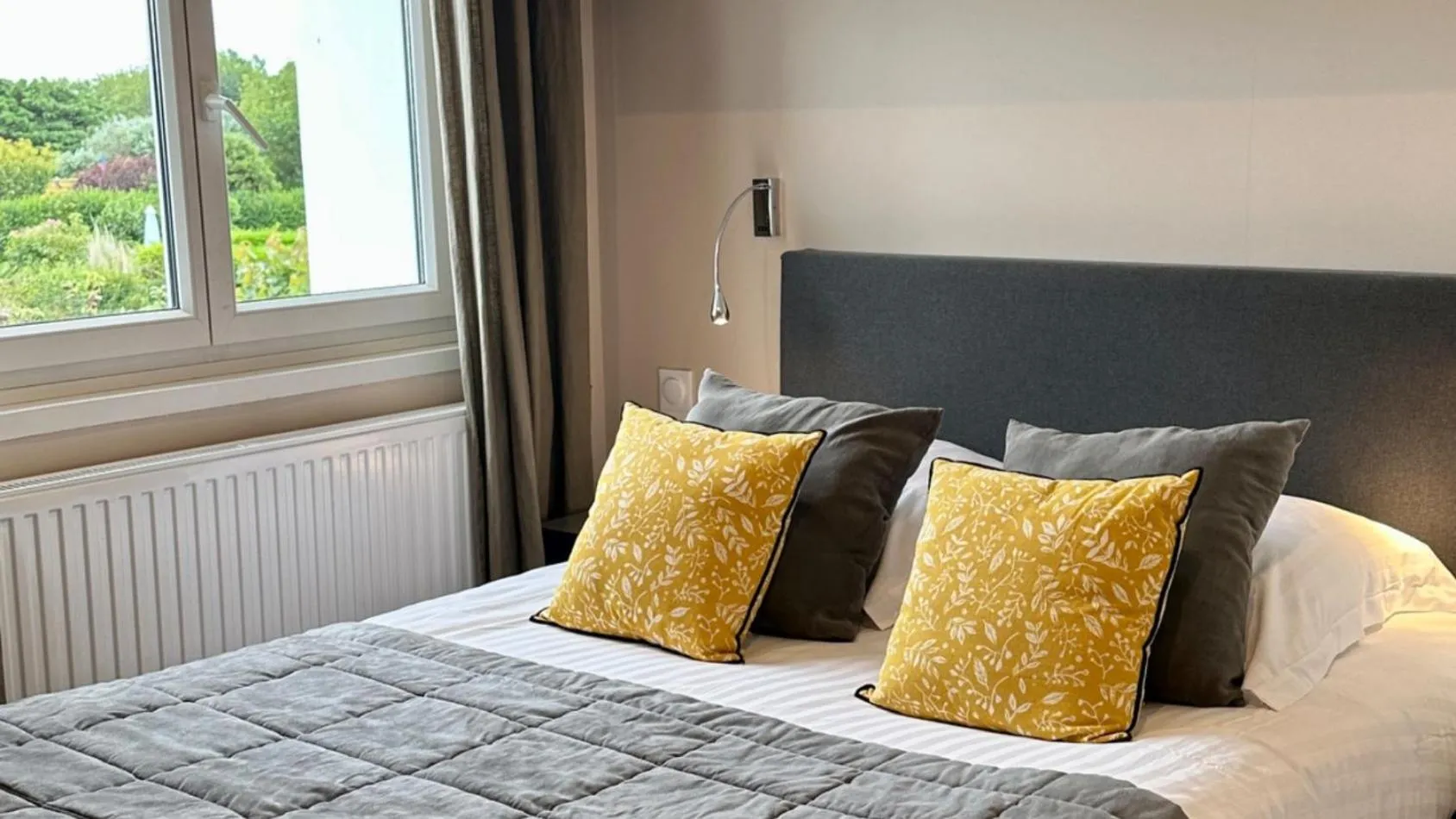 Bed in La Maison Blanche