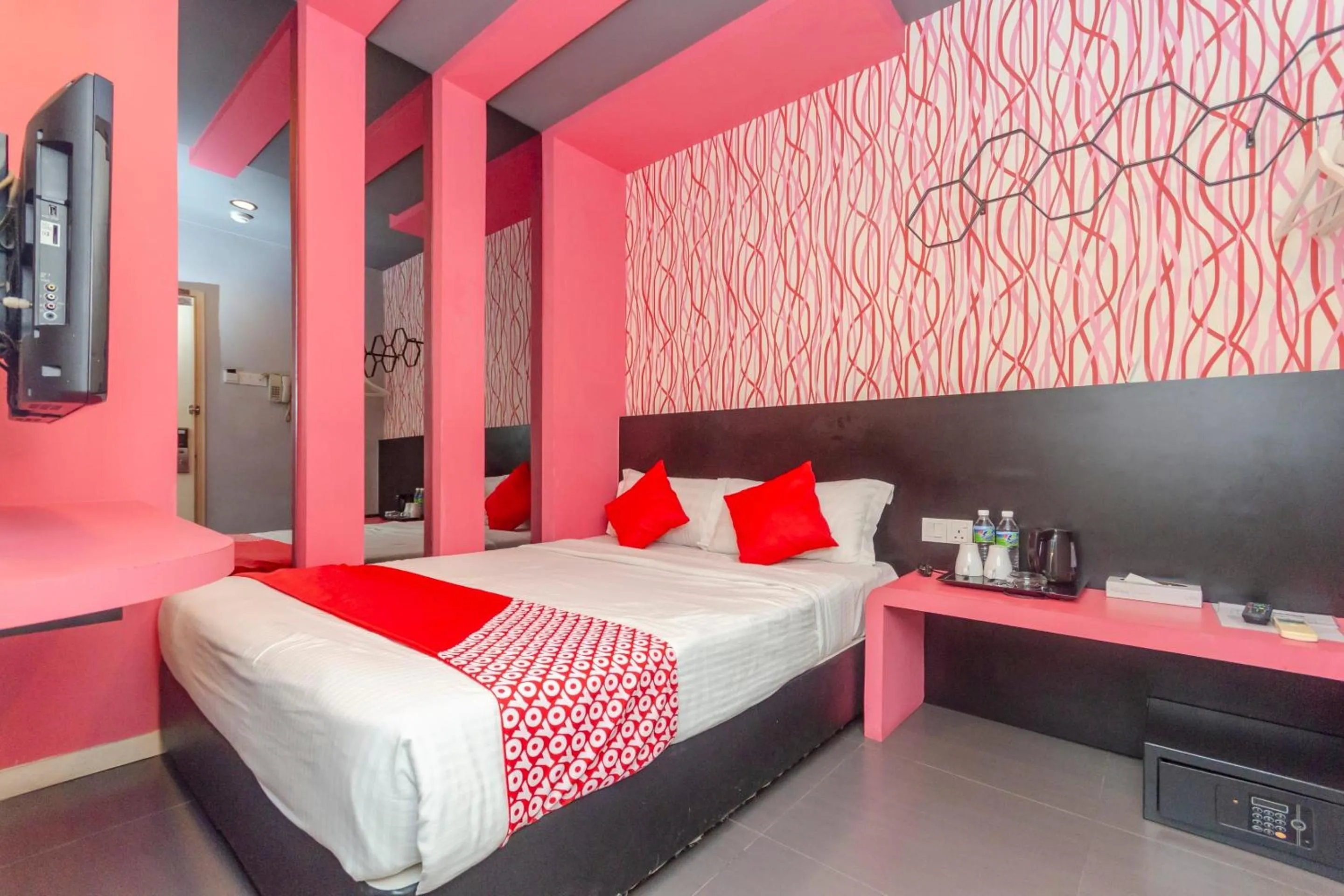 Bedroom, Bed in Hotel O Rooms Boutique Hotel