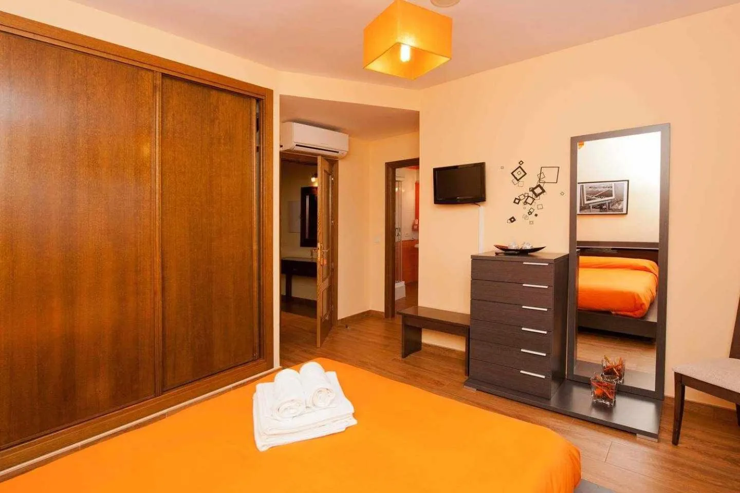 Bed in Alojamientos Callejón del Pozo, cerca Puy du Fou