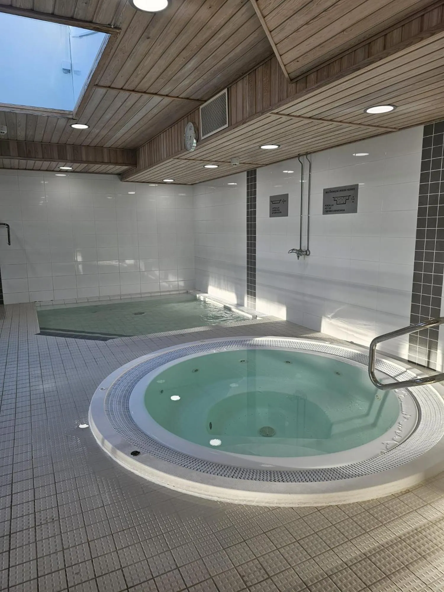 Swimming pool in Kylpylähotelli Pohjanranta