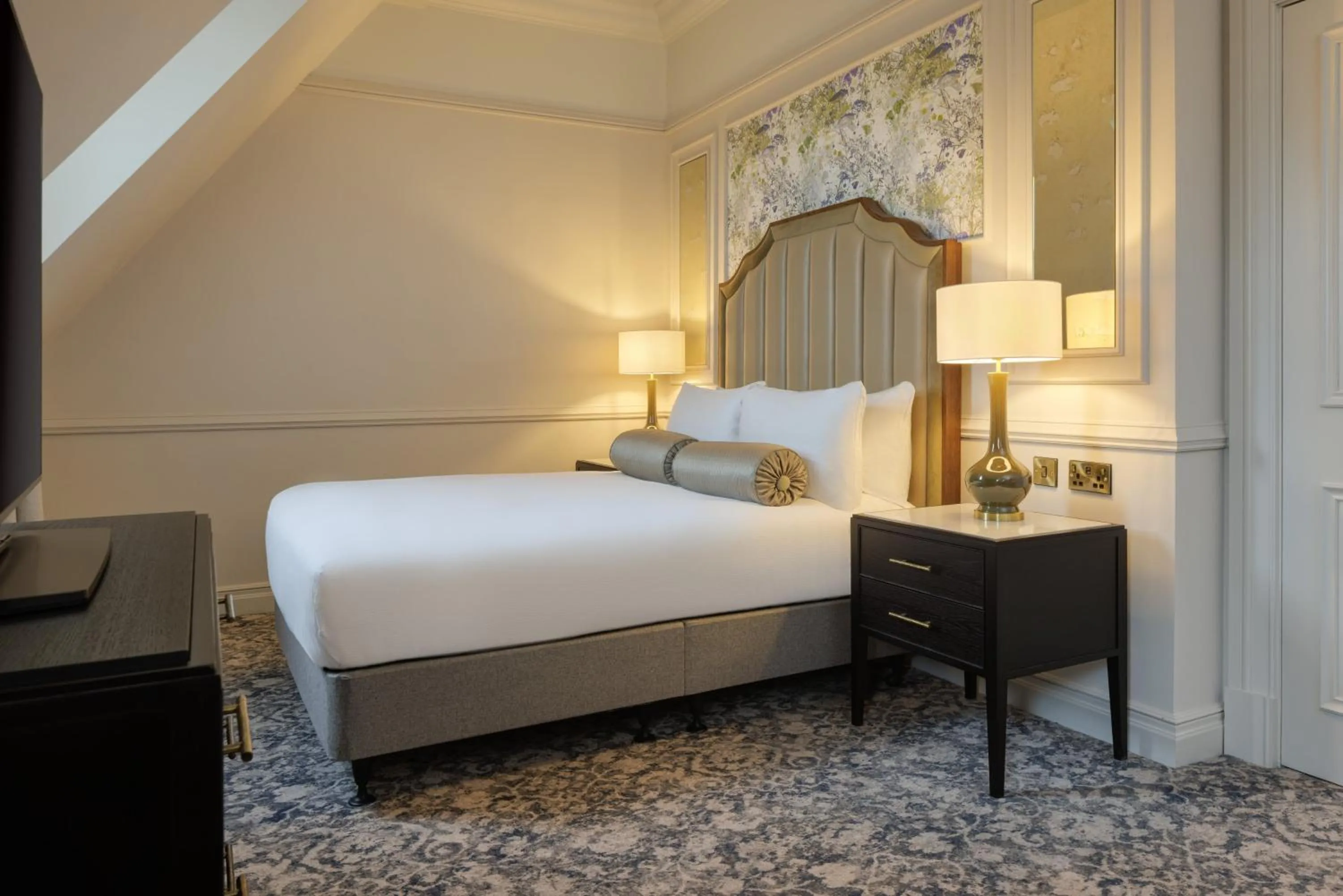 Bed in The Caledonian Edinburgh, Curio Collection by Hilton